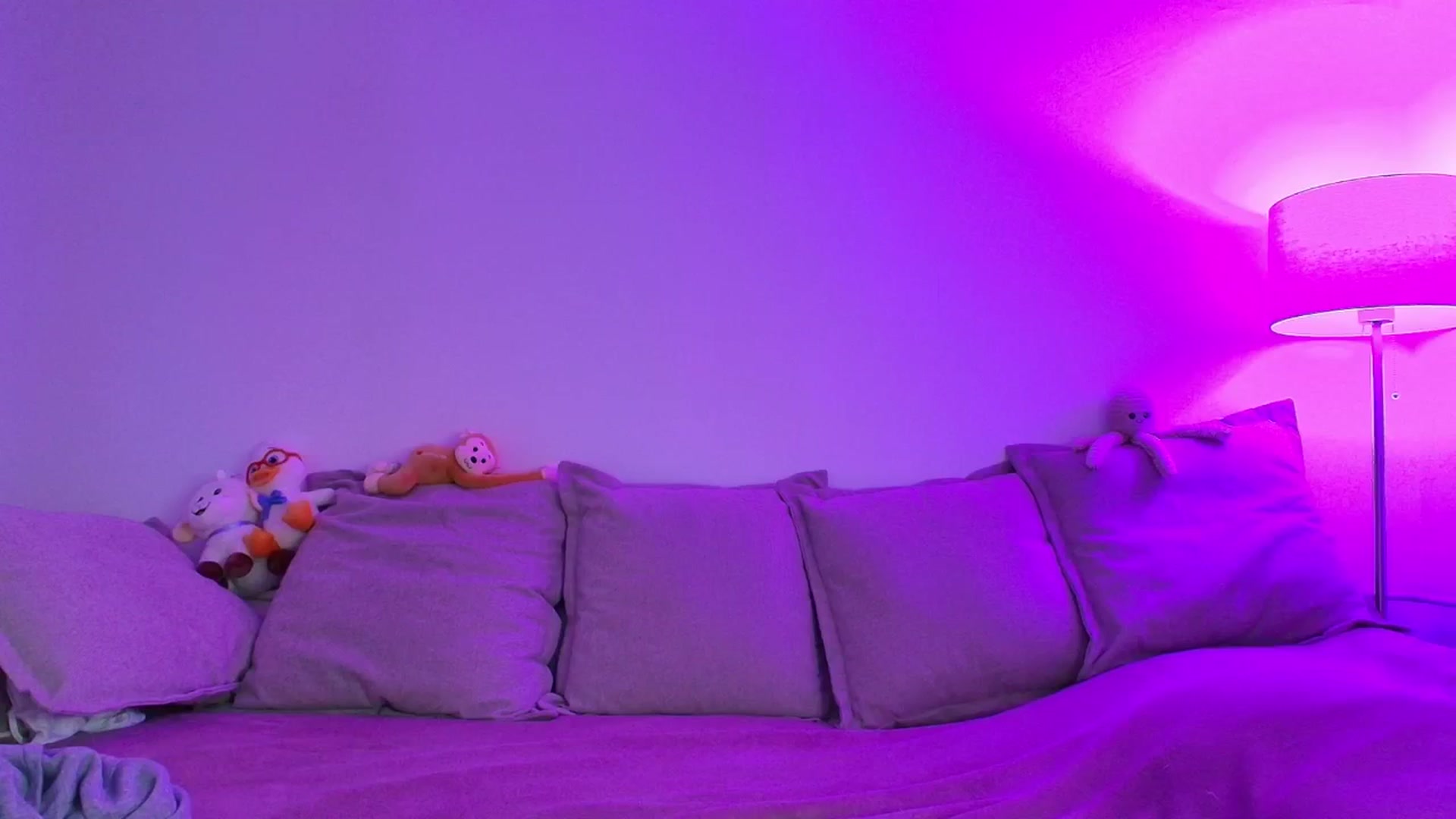 Gallery image thumbnail from Elenaxkiss's myfreecams stream on, 04/20/2026, 08:20 image 8 of 20