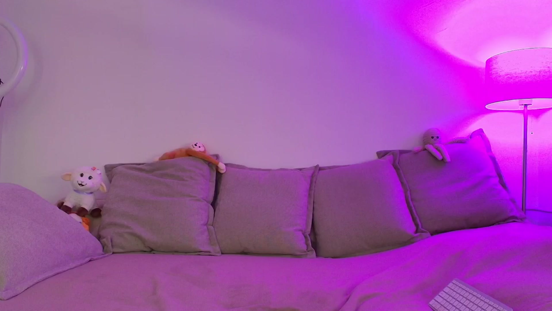 Gallery image thumbnail from Elenaxkiss's myfreecams stream on, 04/21/2026, 08:14 image 15 of 20