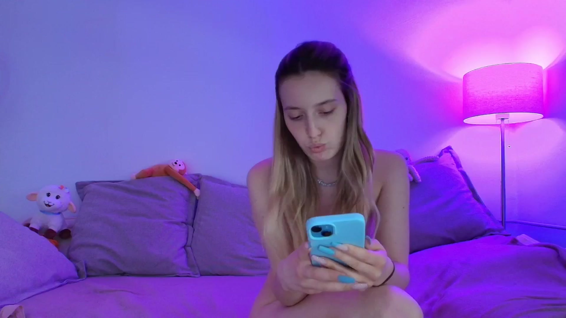 Gallery image thumbnail from Elenaxkiss's myfreecams stream on, 04/21/2026, 11:30 image 17 of 20