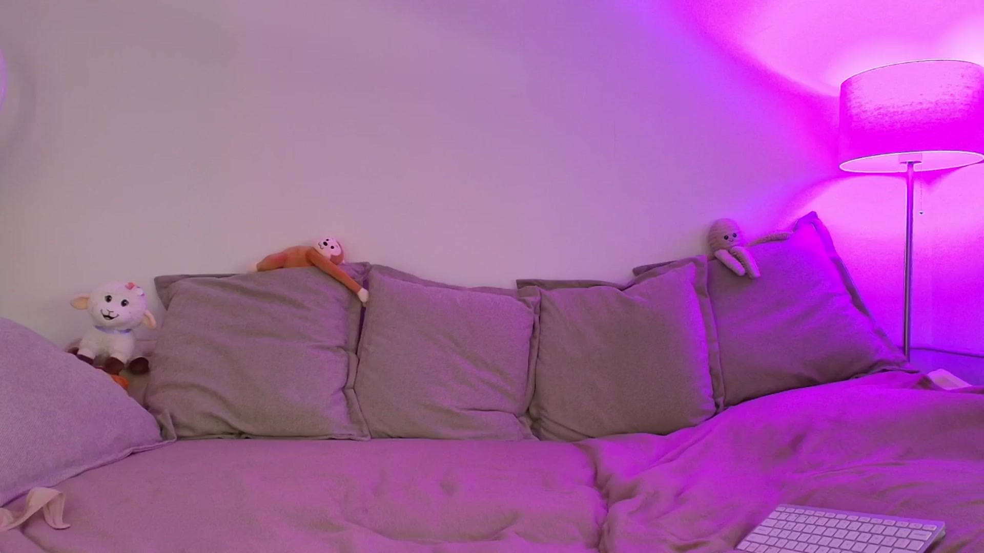 Gallery image thumbnail from Elenaxkiss's myfreecams stream on, 04/21/2026, 11:30 image 8 of 20