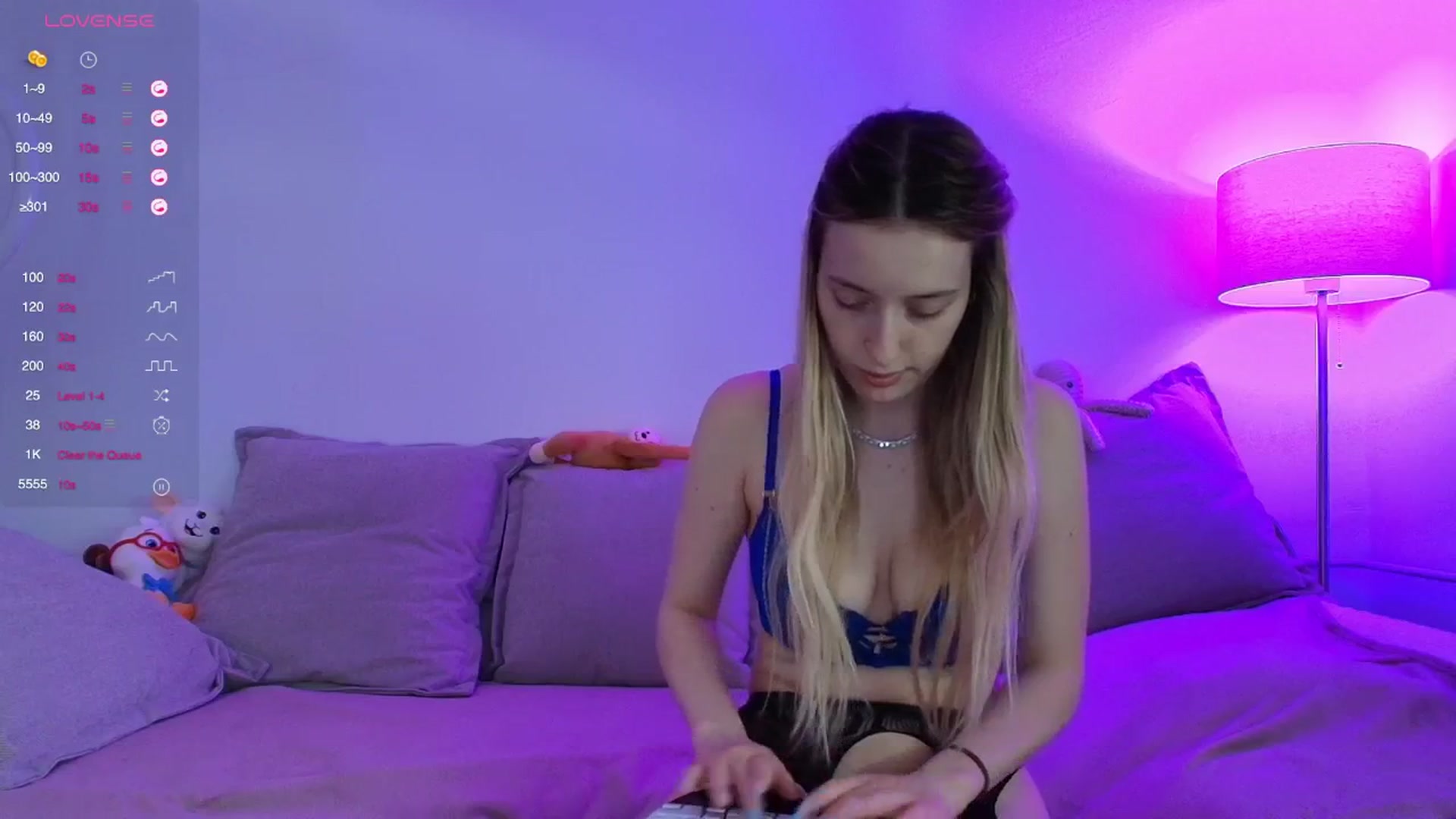 Gallery image thumbnail from Elenaxkiss's myfreecams stream on, 04/22/2026, 08:05 image 12 of 20