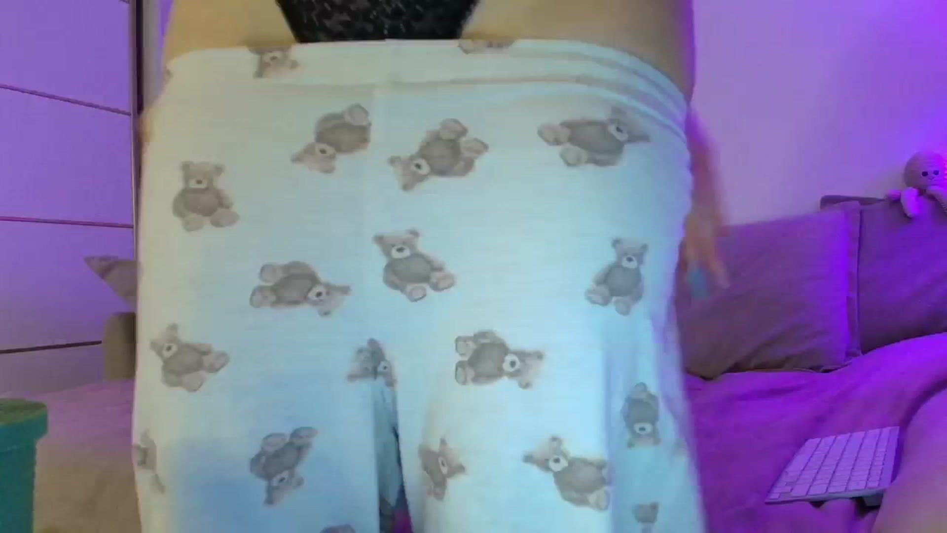 Gallery image thumbnail from Elenaxkiss's myfreecams stream on, 04/23/2026, 20:29 image 2 of 20