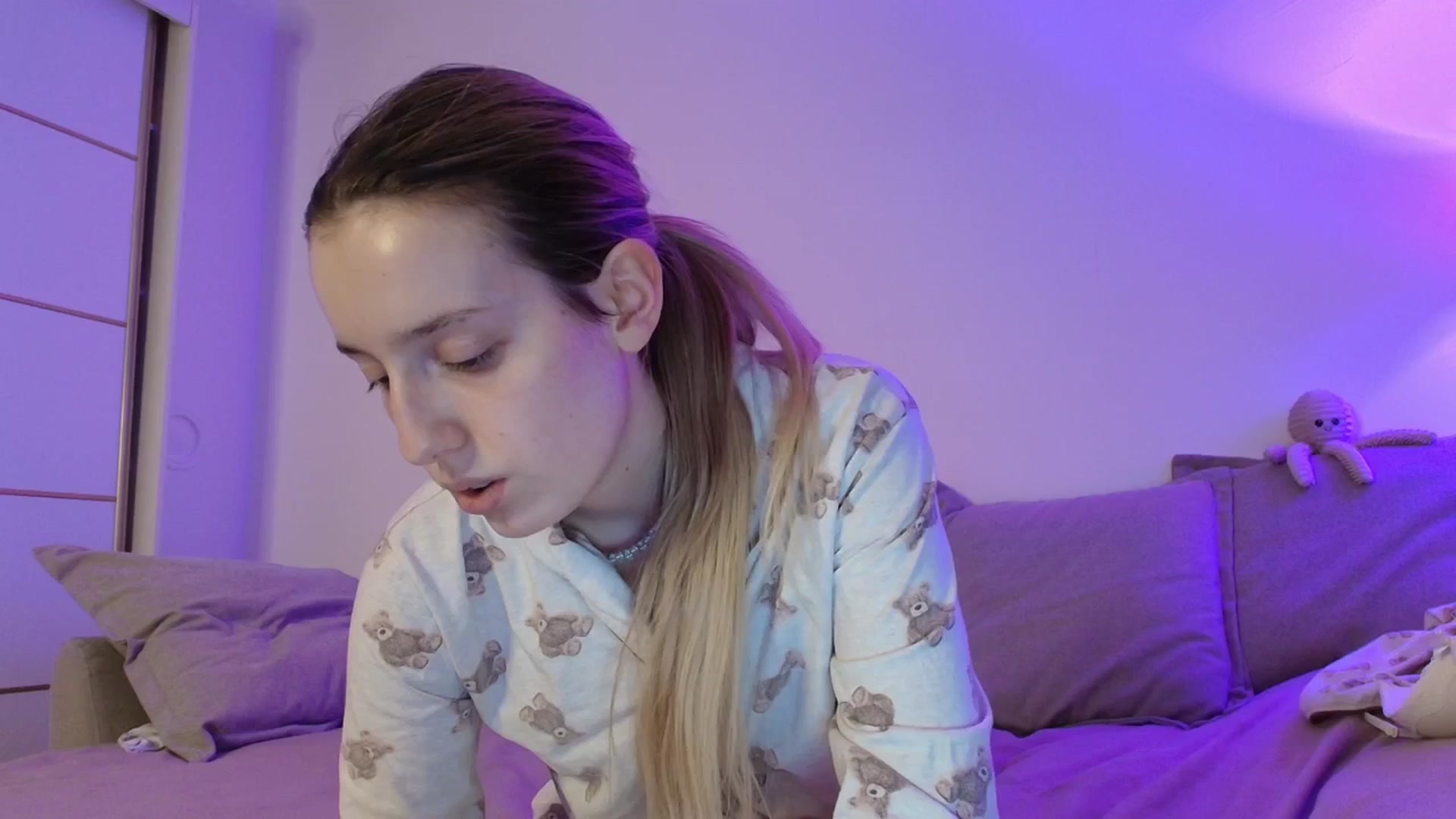 Gallery image thumbnail from Elenaxkiss's myfreecams stream on, 04/23/2026, 20:29 image 19 of 20