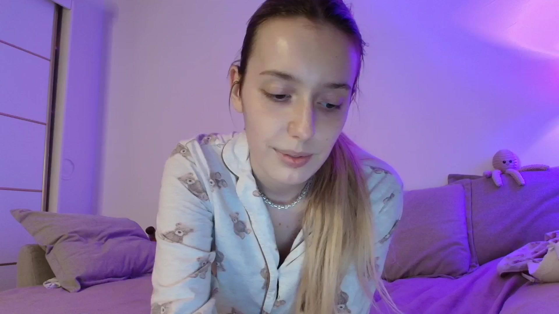 Gallery image thumbnail from Elenaxkiss's myfreecams stream on, 04/23/2026, 20:29 image 16 of 20