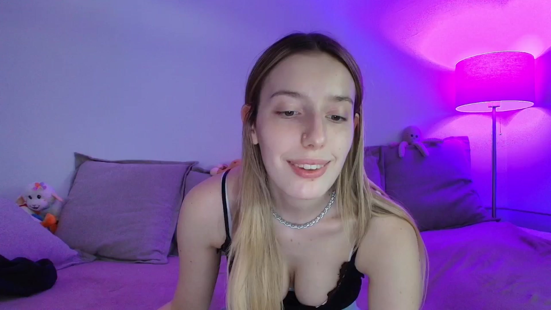 Gallery image thumbnail from Elenaxkiss's myfreecams stream on, 04/24/2026, 10:09 image 6 of 20