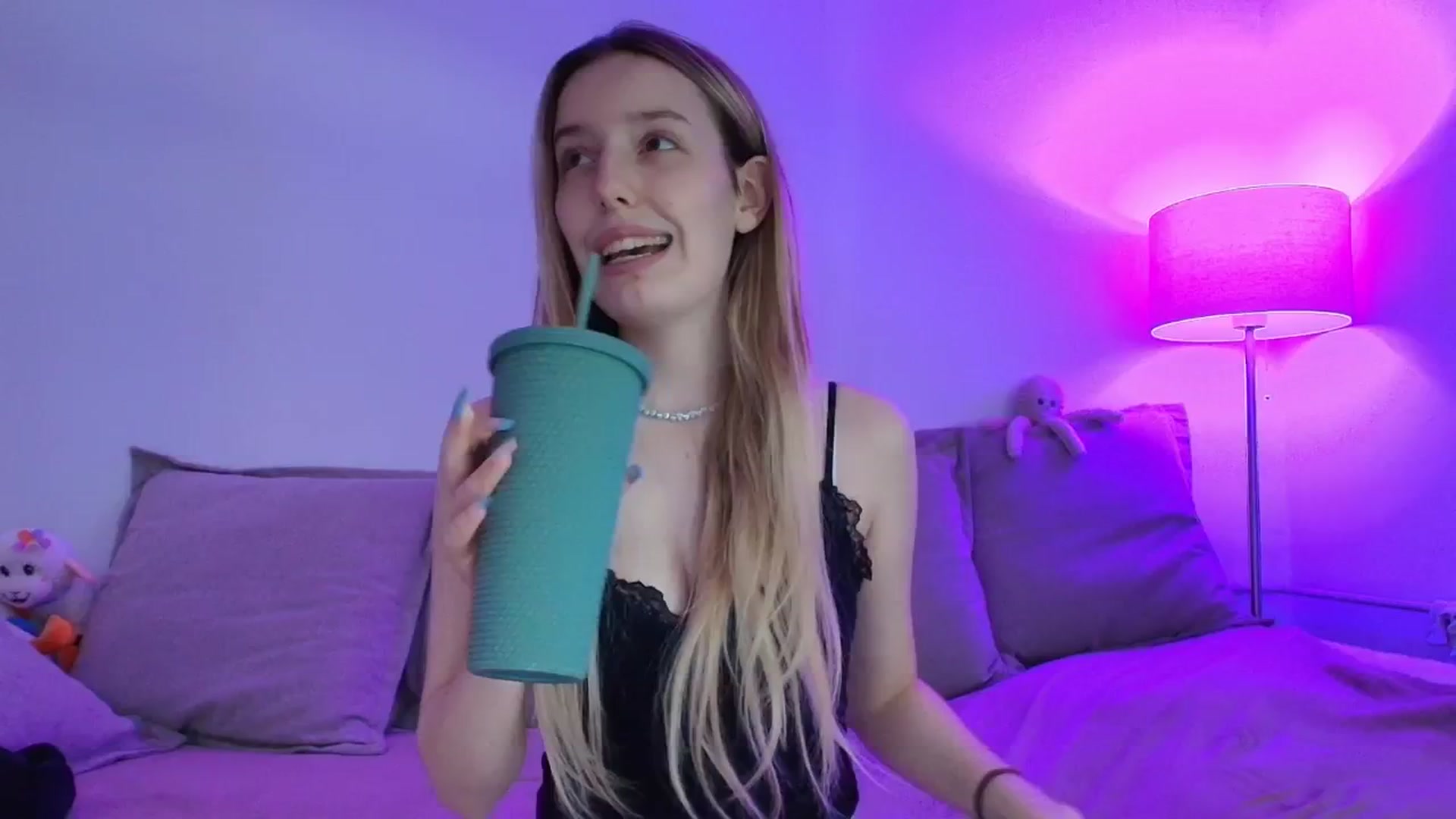 Gallery image thumbnail from Elenaxkiss's myfreecams stream on, 04/24/2026, 10:09 image 1 of 20