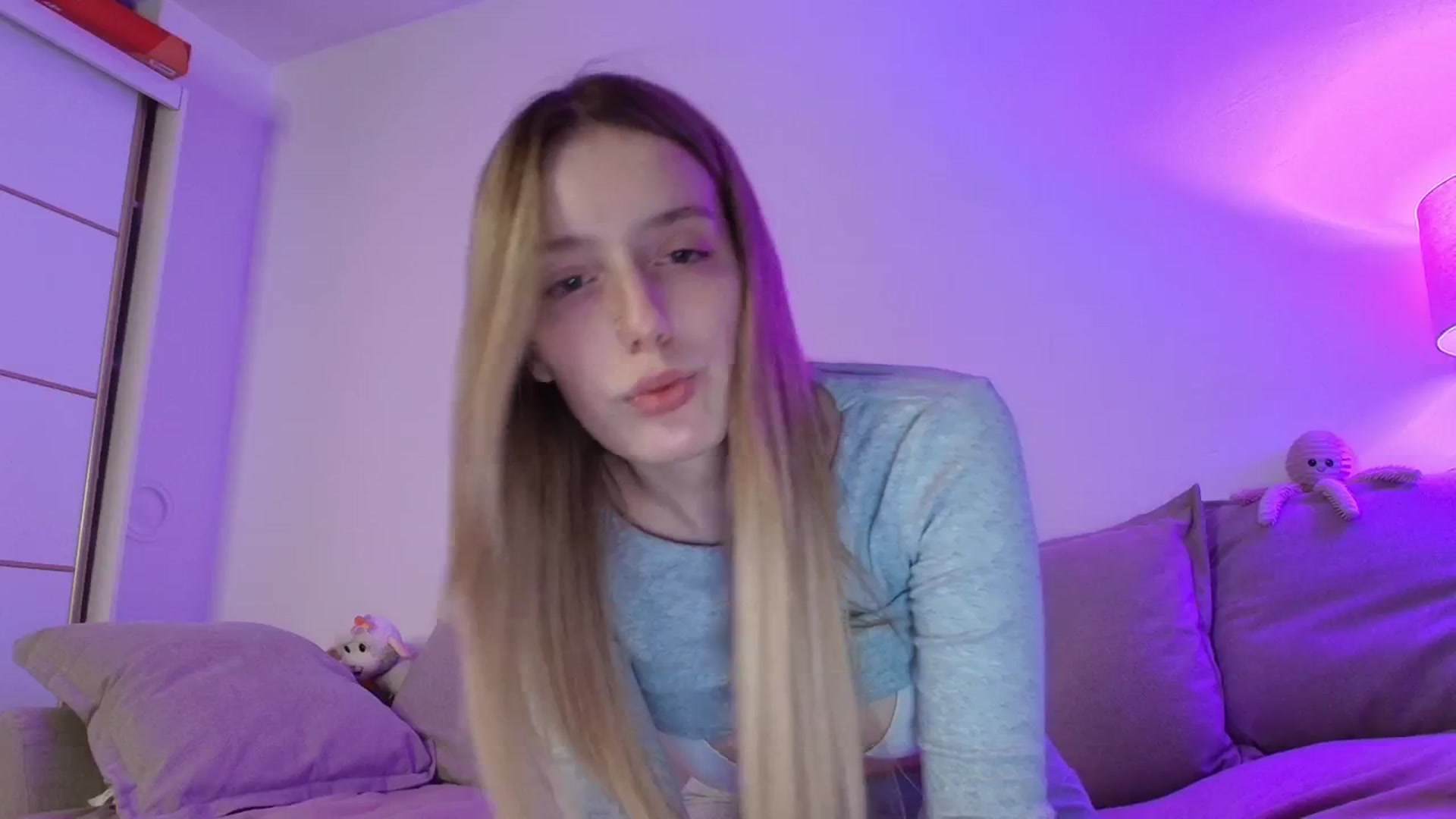 Gallery image thumbnail from Elenaxkiss's myfreecams stream on, 04/24/2026, 21:10 image 5 of 20