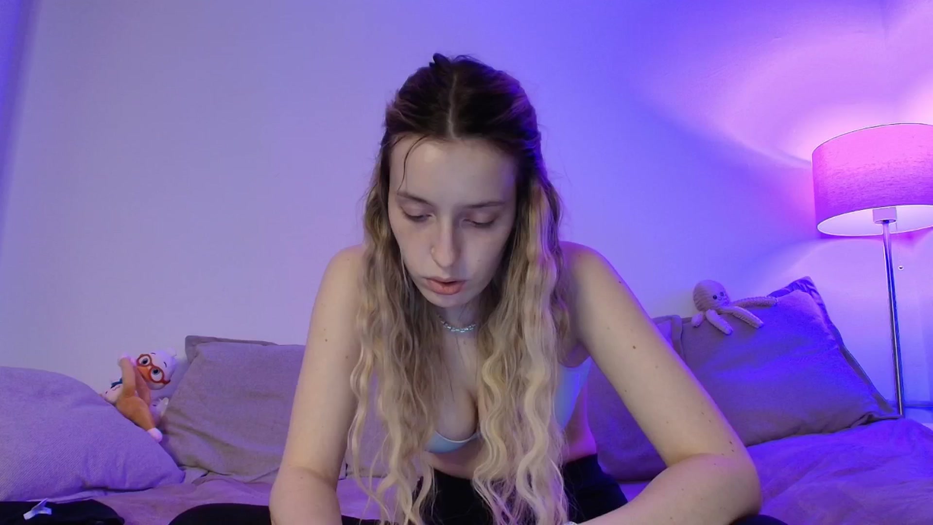 Gallery image thumbnail from Elenaxkiss's myfreecams stream on, 04/26/2026, 20:15 image 6 of 20