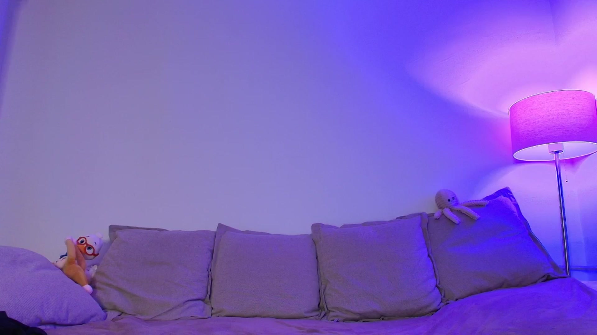 Gallery image thumbnail from Elenaxkiss's myfreecams stream on, 04/26/2026, 20:15 image 15 of 20
