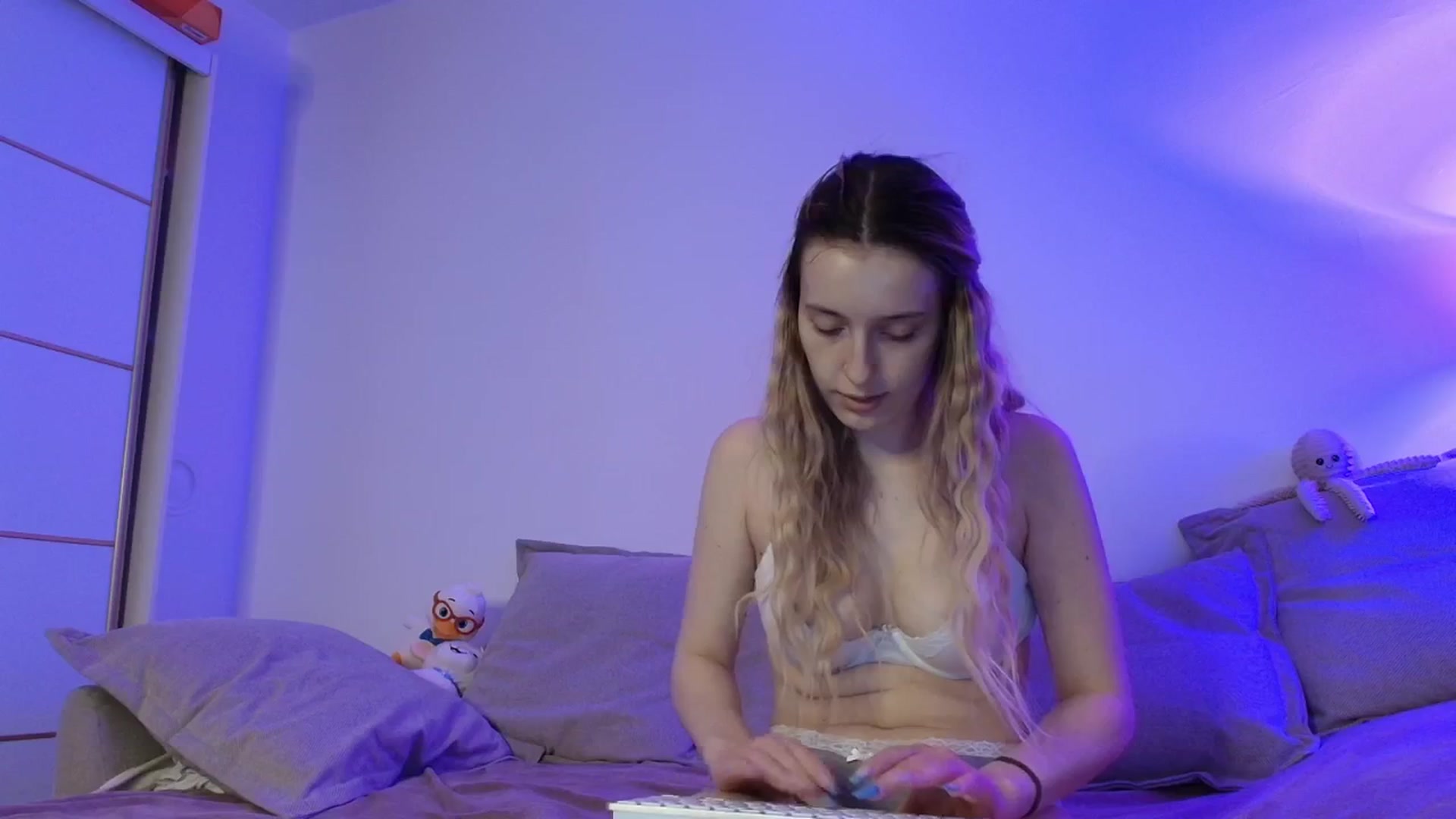 Gallery image thumbnail from Elenaxkiss's myfreecams stream on, 04/27/2026, 21:16 image 20 of 20