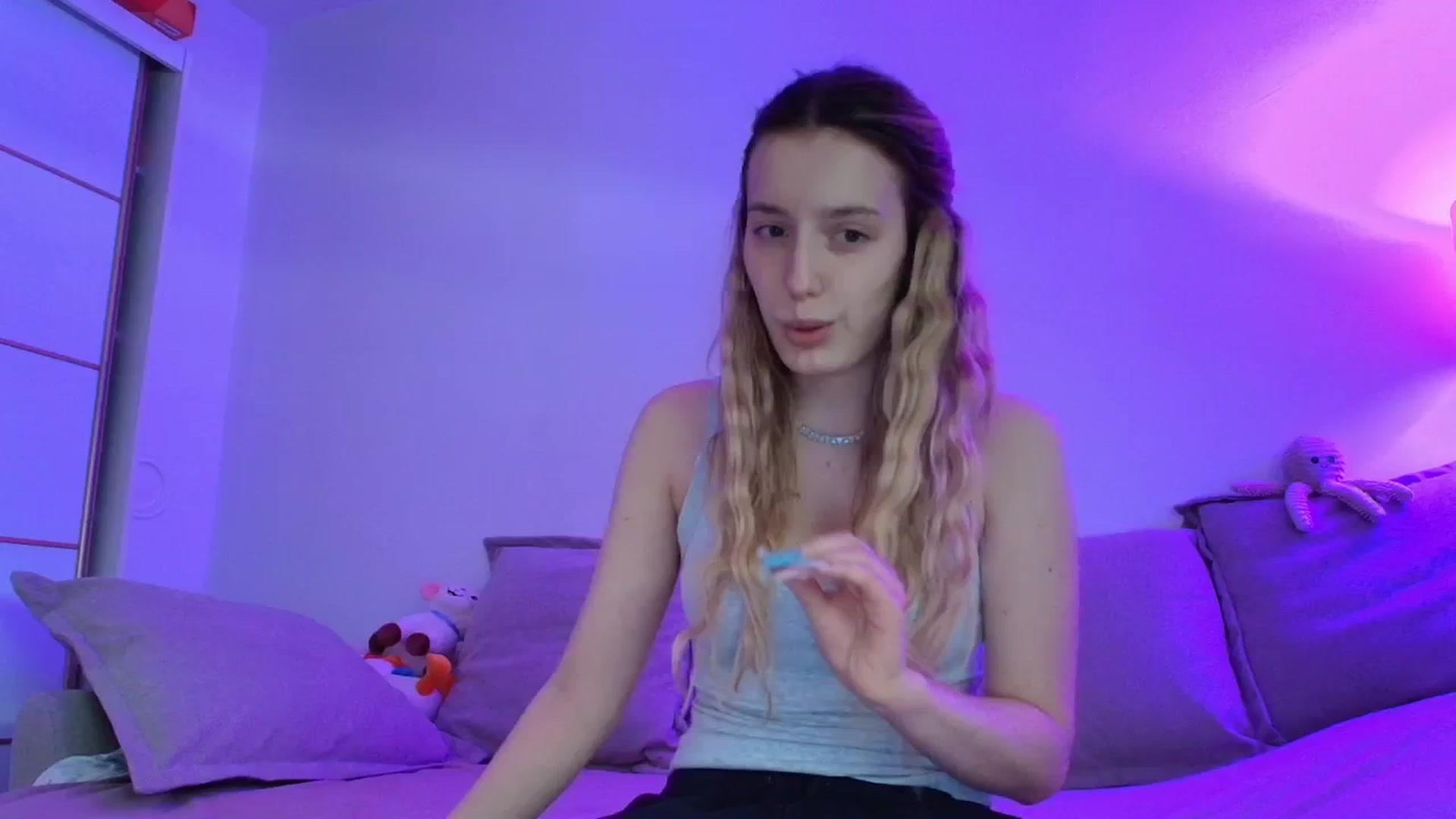 Gallery image thumbnail from Elenaxkiss's myfreecams stream on, 04/28/2026, 10:44 image 1 of 20