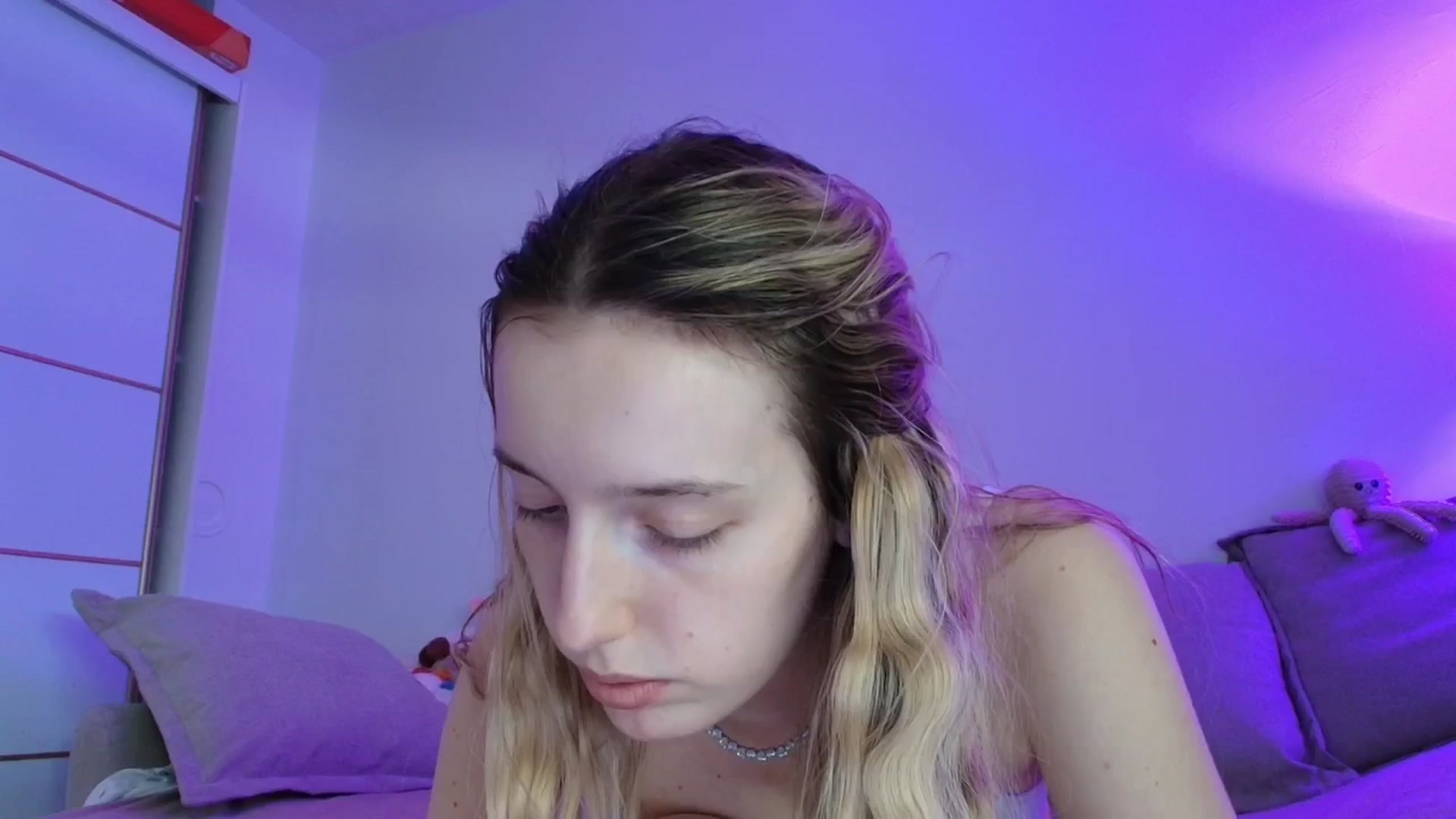 Gallery image thumbnail from Elenaxkiss's myfreecams stream on, 04/28/2026, 10:44 image 18 of 20