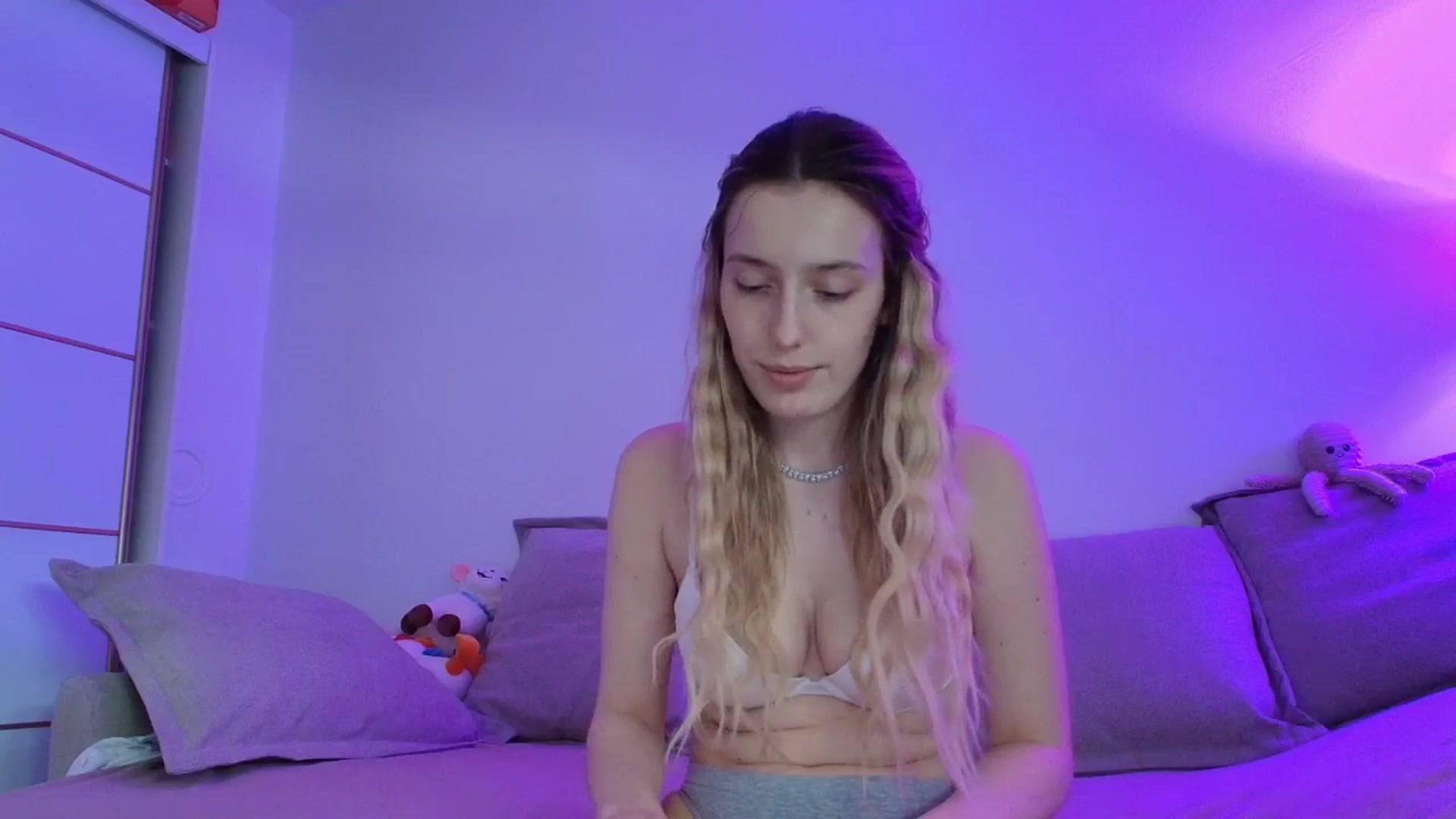 Gallery image thumbnail from Elenaxkiss's myfreecams stream on, 04/28/2026, 10:57 image 19 of 20