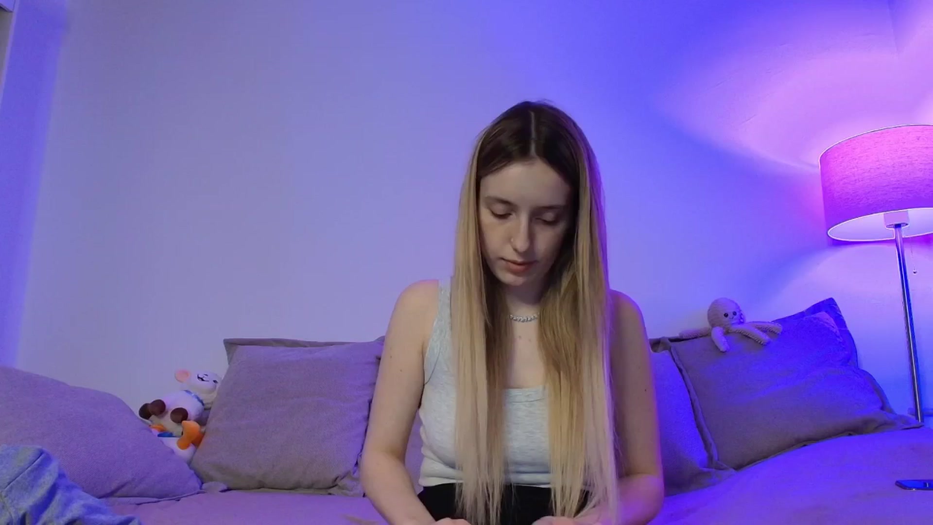 Gallery image thumbnail from Elenaxkiss's myfreecams stream on, 04/28/2026, 19:32 image 1 of 20