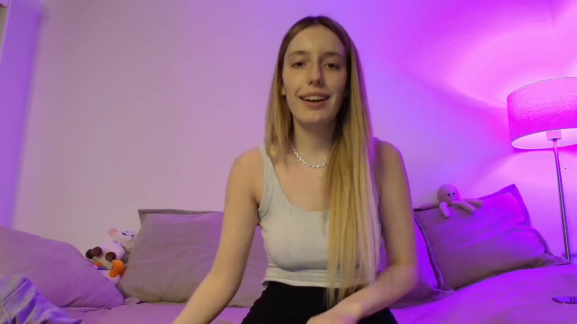 Gallery image thumbnail from Elenaxkiss's myfreecams stream on, 04/28/2026, 19:32 image 5 of 20