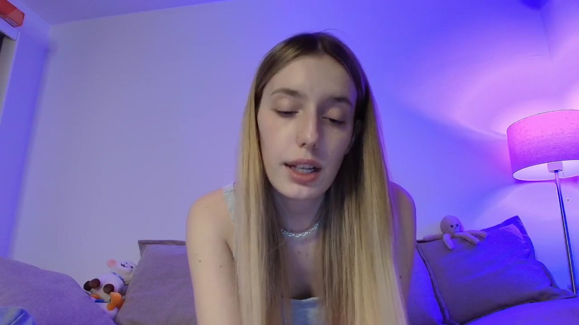Gallery image thumbnail from Elenaxkiss's myfreecams stream on, 04/28/2026, 19:32 image 6 of 20