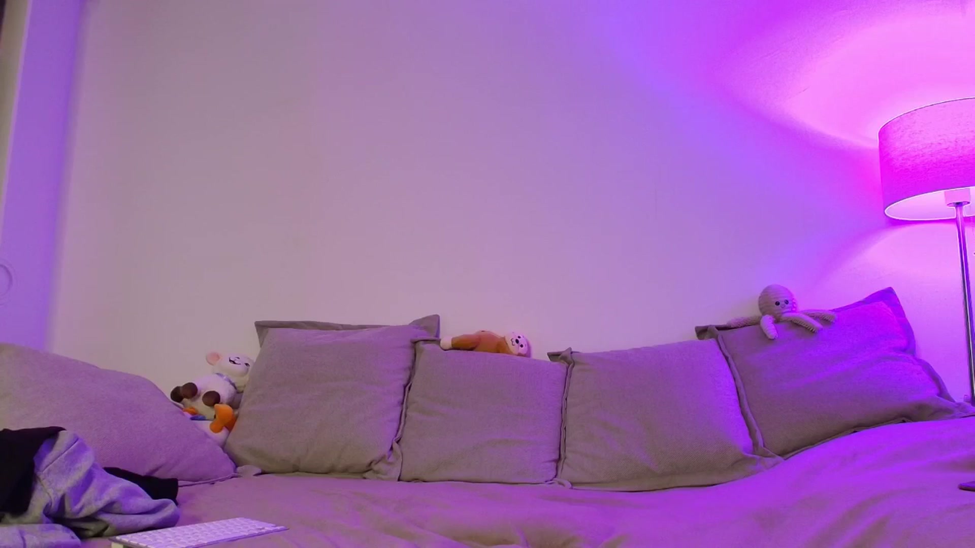 Gallery image thumbnail from Elenaxkiss's myfreecams stream on, 04/28/2026, 19:32 image 17 of 20