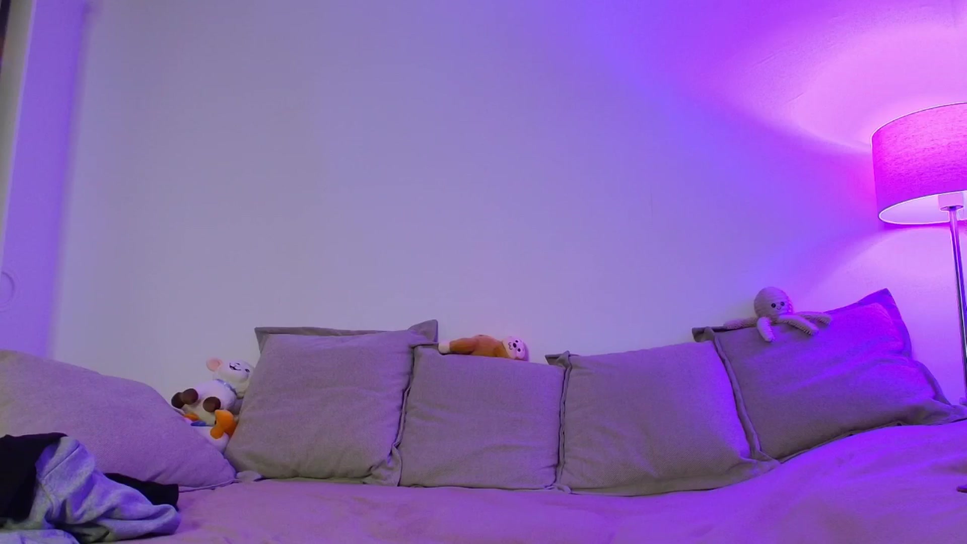 Gallery image thumbnail from Elenaxkiss's myfreecams stream on, 04/28/2026, 19:32 image 13 of 20