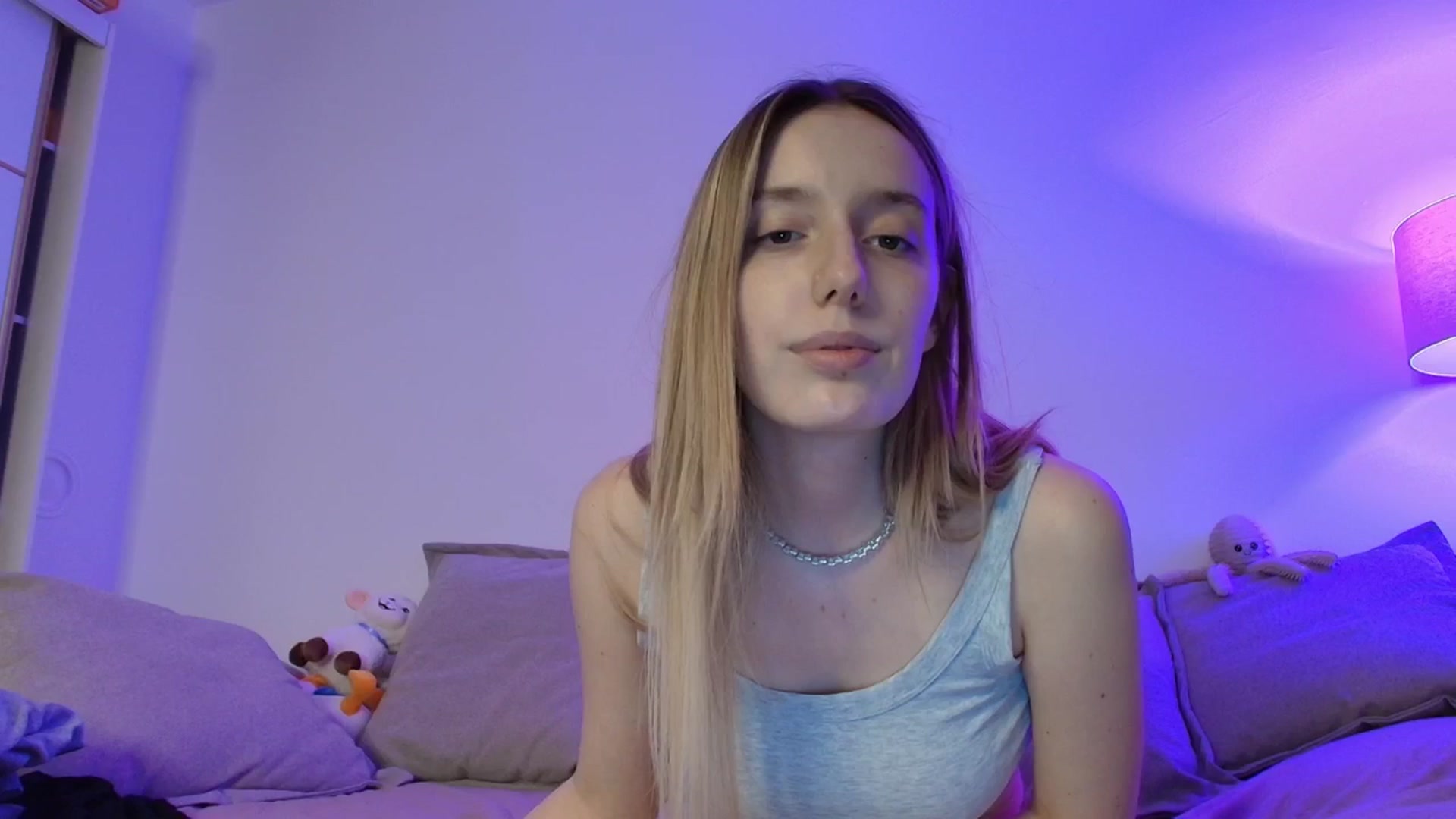 Gallery image thumbnail from Elenaxkiss's myfreecams stream on, 04/28/2026, 21:09 image 17 of 20