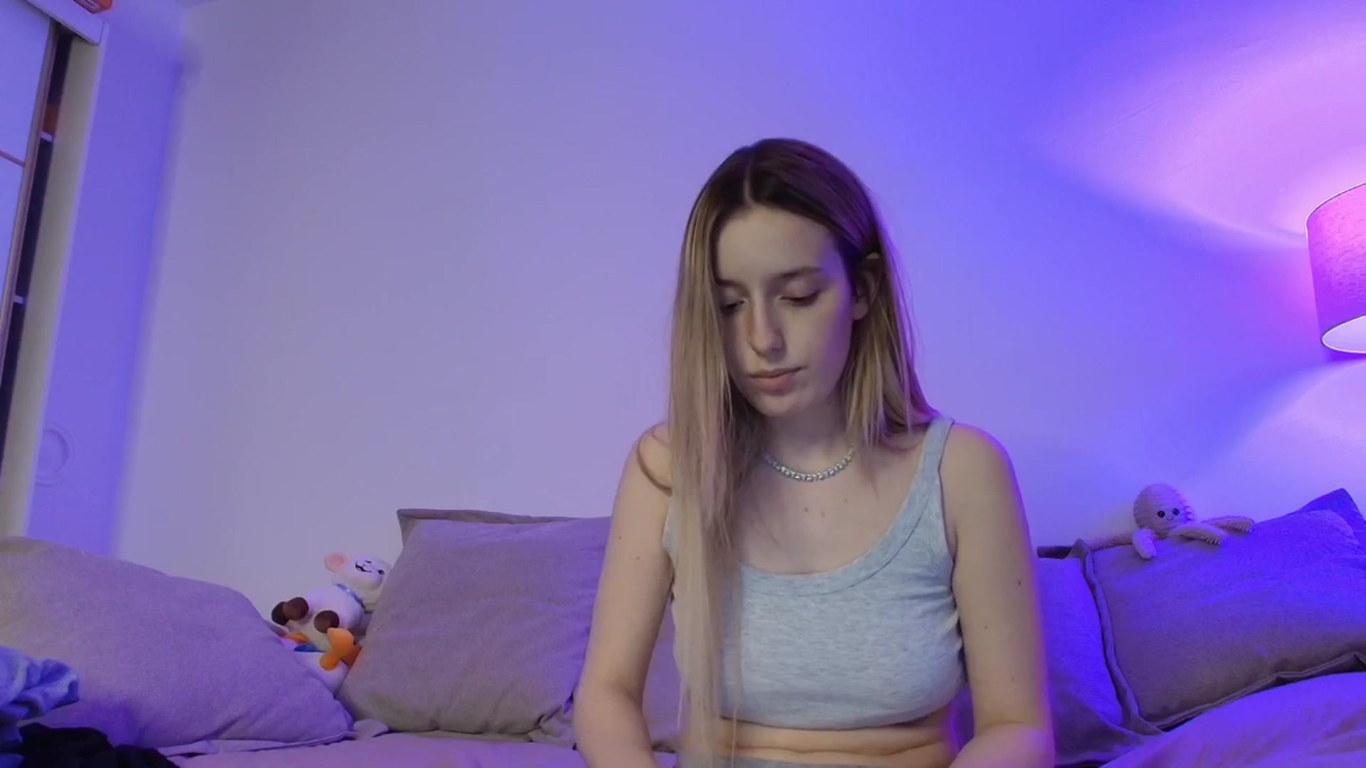 Gallery image thumbnail from Elenaxkiss's myfreecams stream on, 04/28/2026, 21:09 image 16 of 20