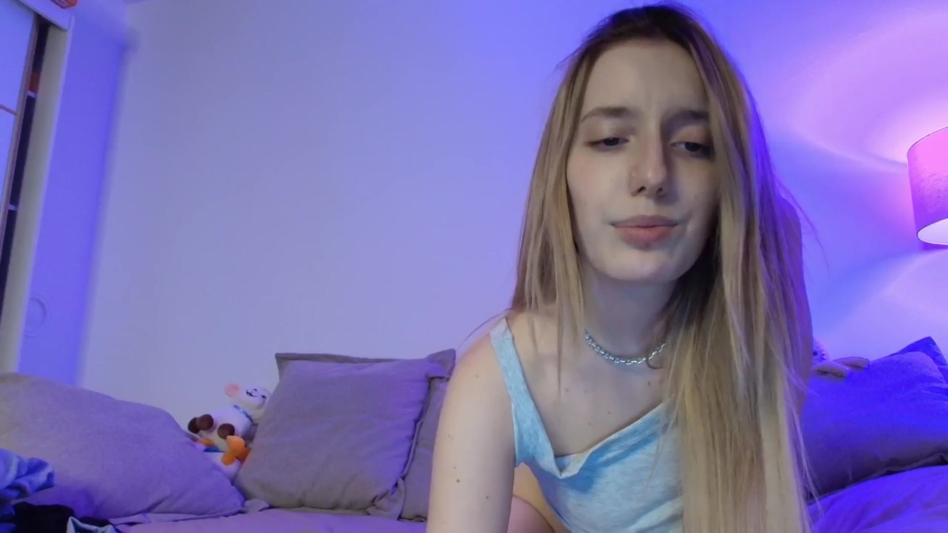 Gallery image thumbnail from Elenaxkiss's myfreecams stream on, 04/28/2026, 21:09 image 6 of 20