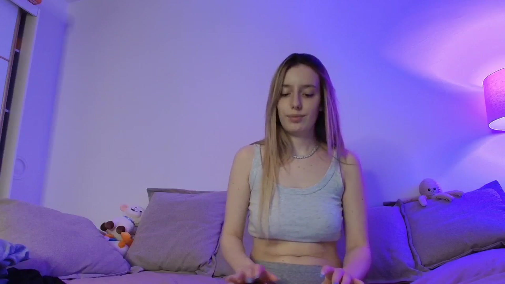 Gallery image thumbnail from Elenaxkiss's myfreecams stream on, 04/28/2026, 21:09 image 12 of 20