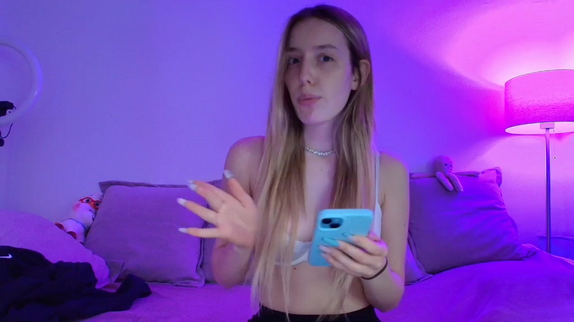 Gallery image thumbnail from Elenaxkiss's myfreecams stream on, 04/29/2026, 08:52 image 16 of 20