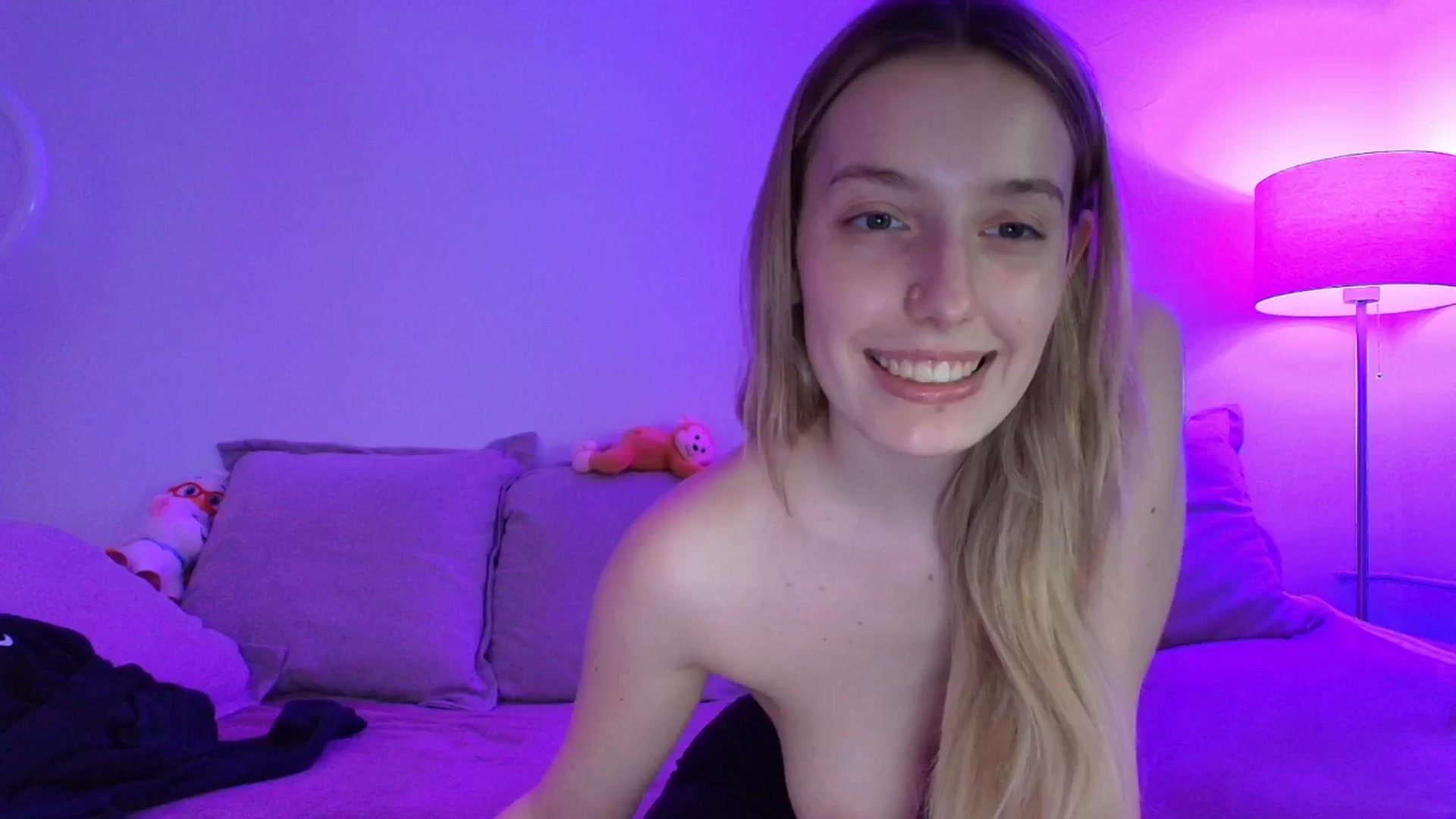 Gallery image thumbnail from Elenaxkiss's myfreecams stream on, 04/29/2026, 12:16 image 5 of 20