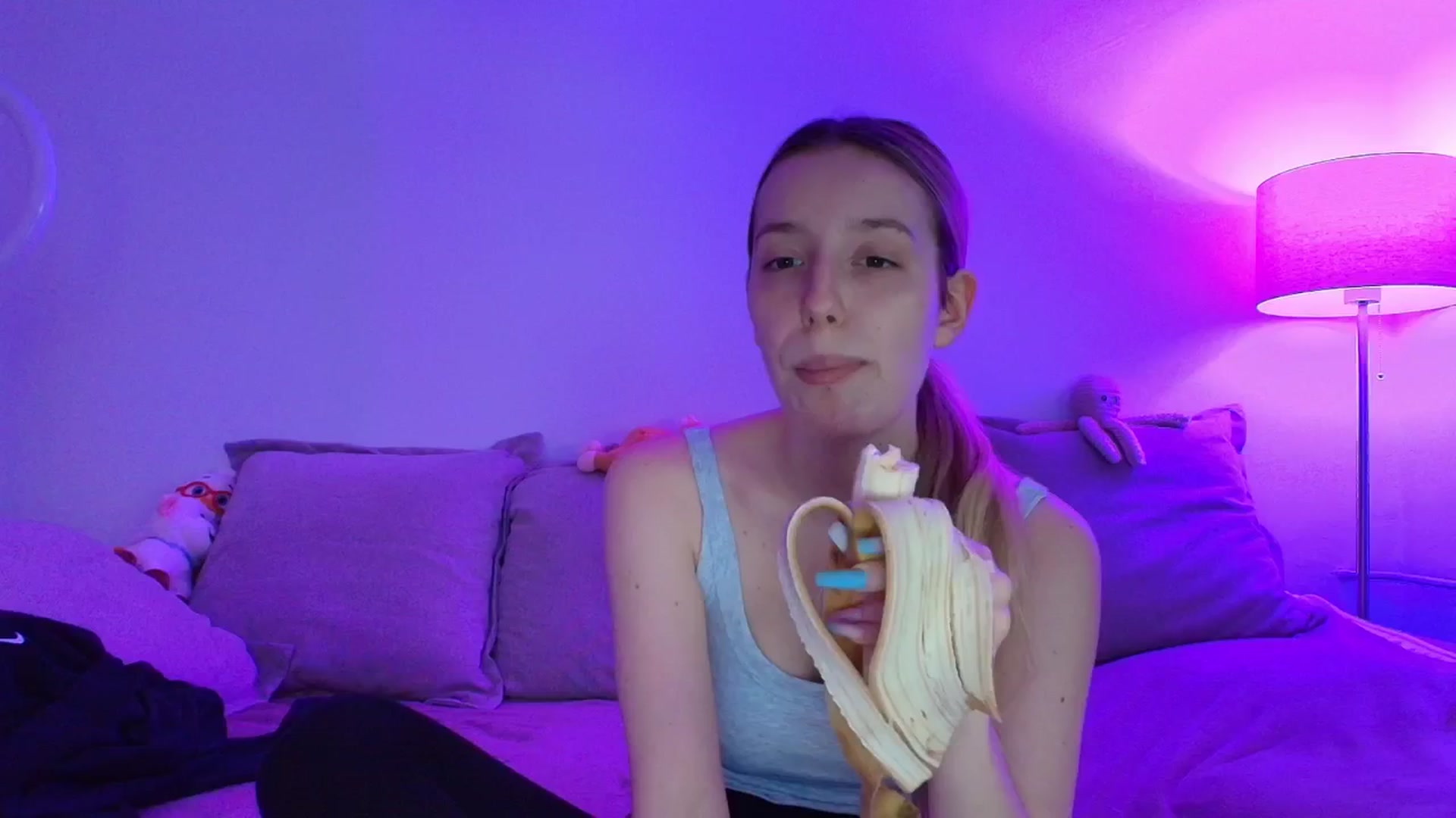 Gallery image thumbnail from Elenaxkiss's myfreecams stream on, 04/29/2026, 12:16 image 8 of 20