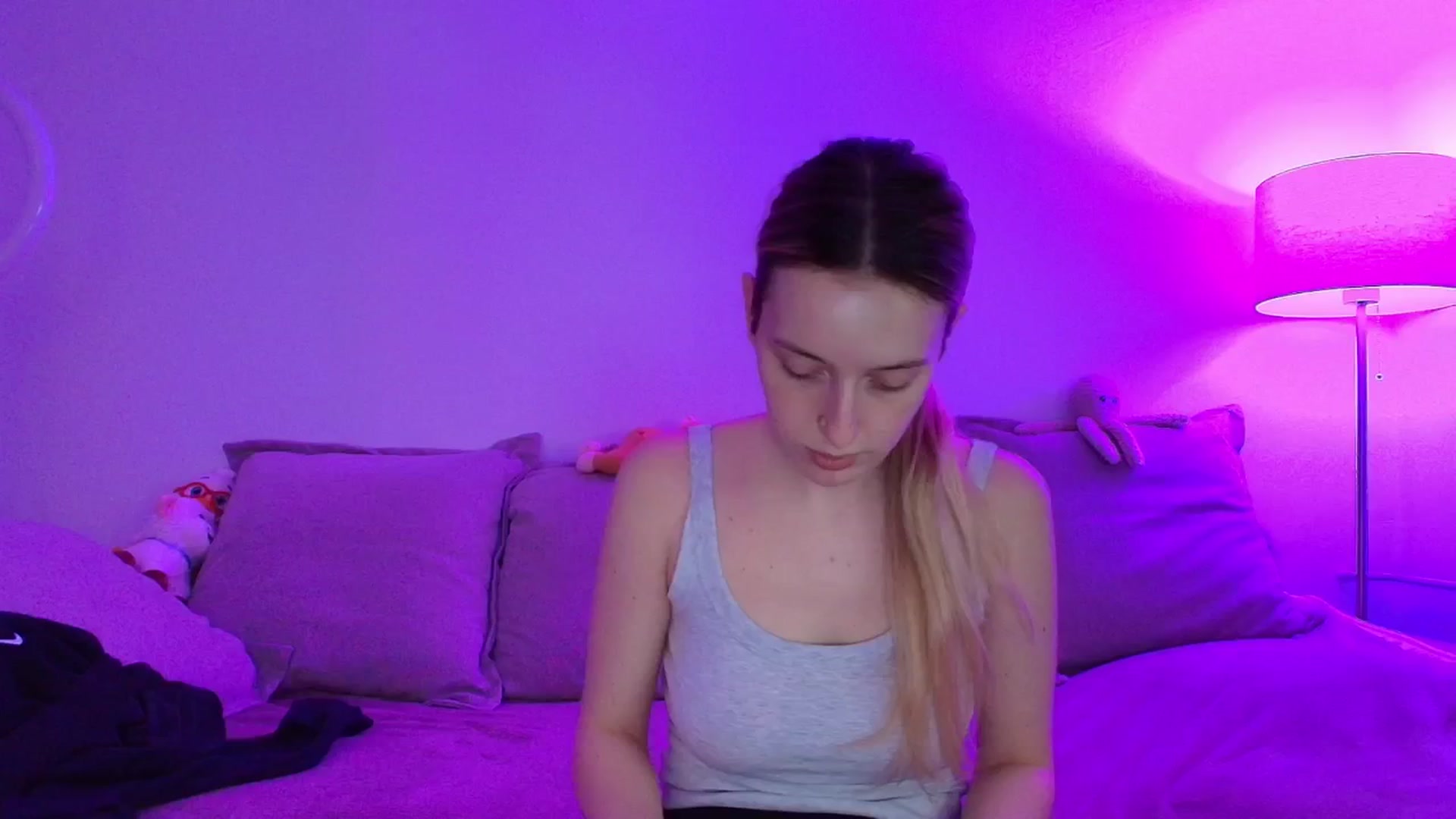 Gallery image thumbnail from Elenaxkiss's myfreecams stream on, 04/29/2026, 12:16 image 10 of 20