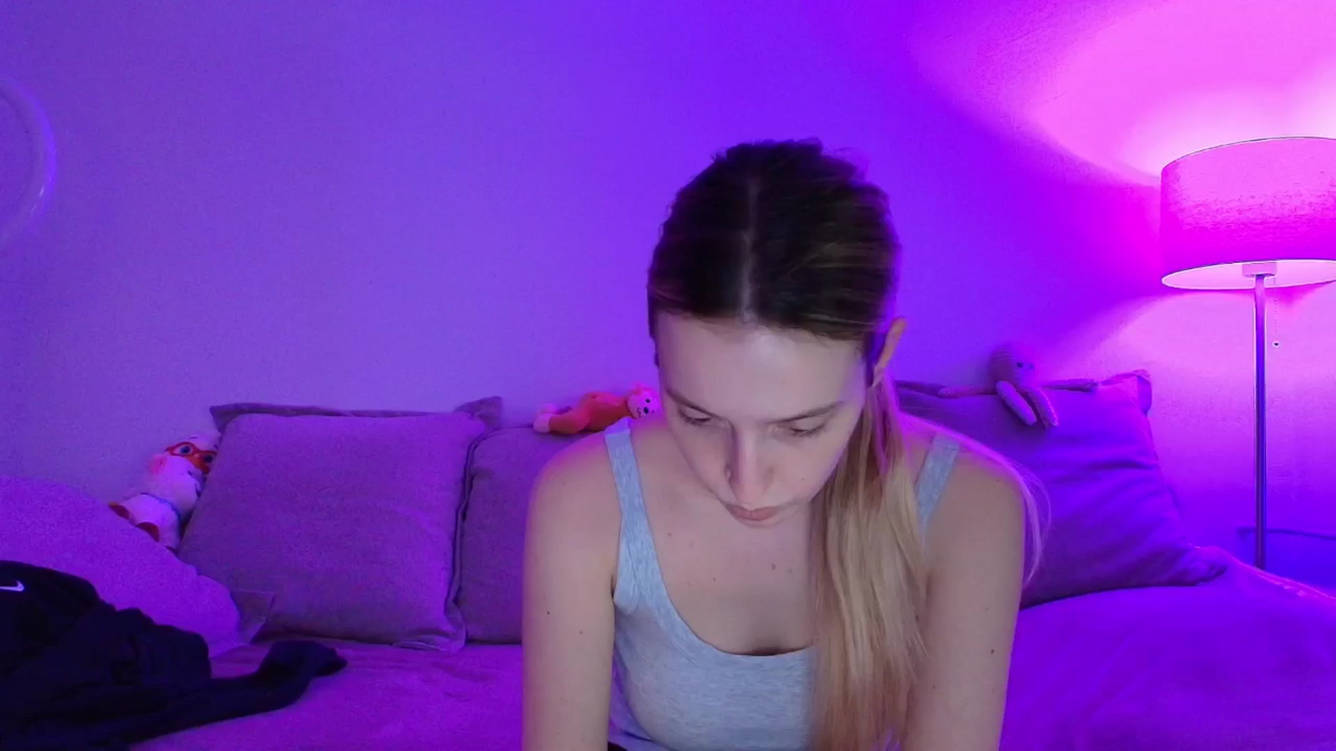 Gallery image thumbnail from Elenaxkiss's myfreecams stream on, 04/29/2026, 12:16 image 14 of 20
