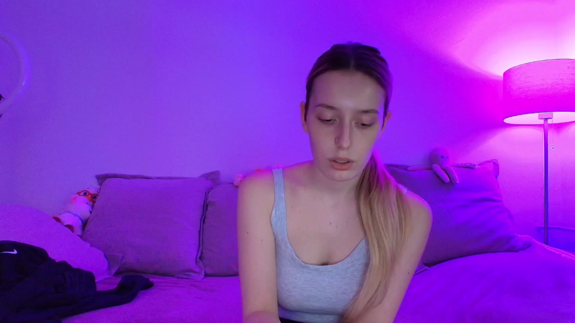 Gallery image thumbnail from Elenaxkiss's myfreecams stream on, 04/29/2026, 12:16 image 19 of 20