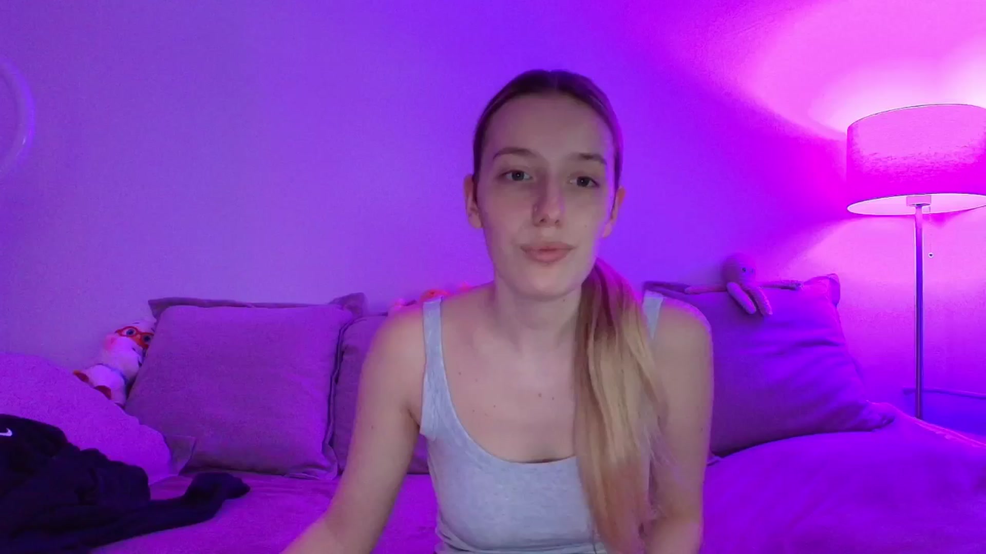 Gallery image thumbnail from Elenaxkiss's myfreecams stream on, 04/29/2026, 12:16 image 11 of 20