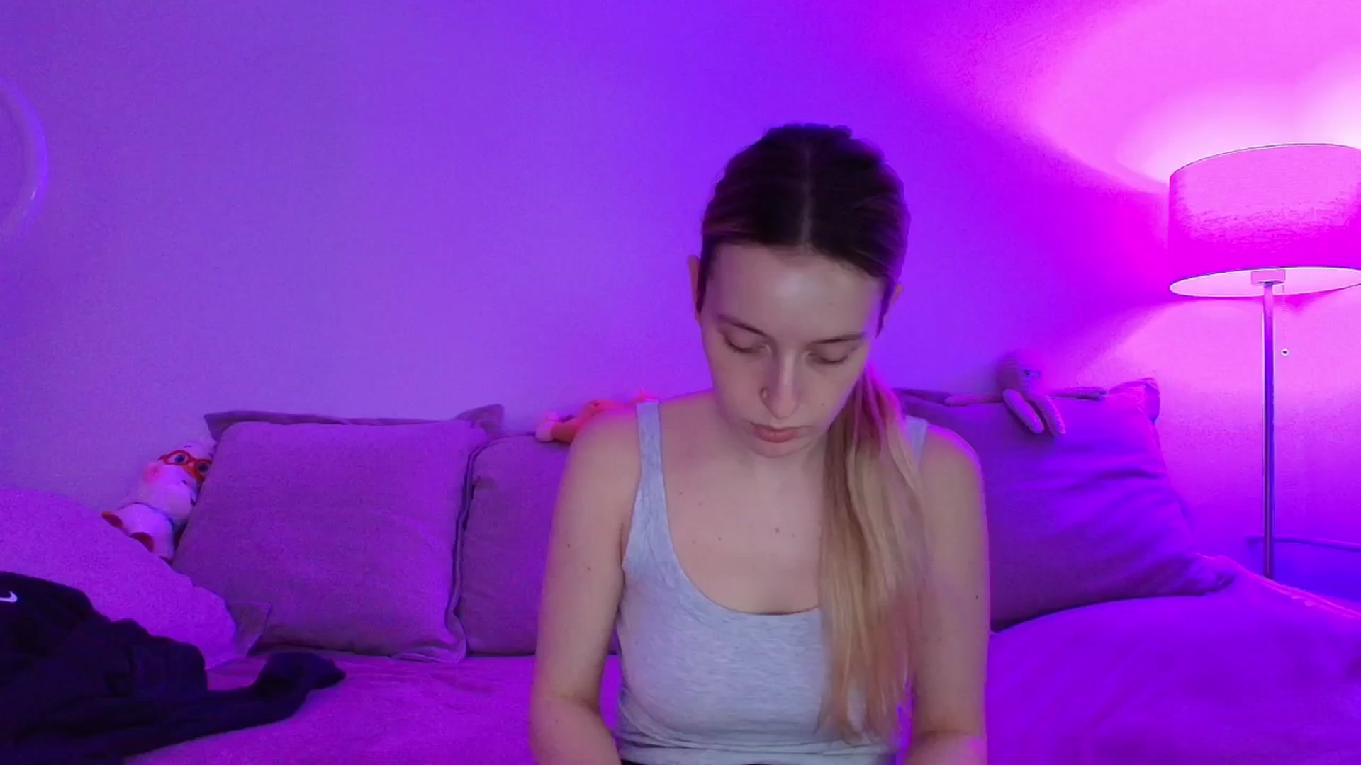 Gallery image thumbnail from Elenaxkiss's myfreecams stream on, 04/29/2026, 12:16 image 12 of 20