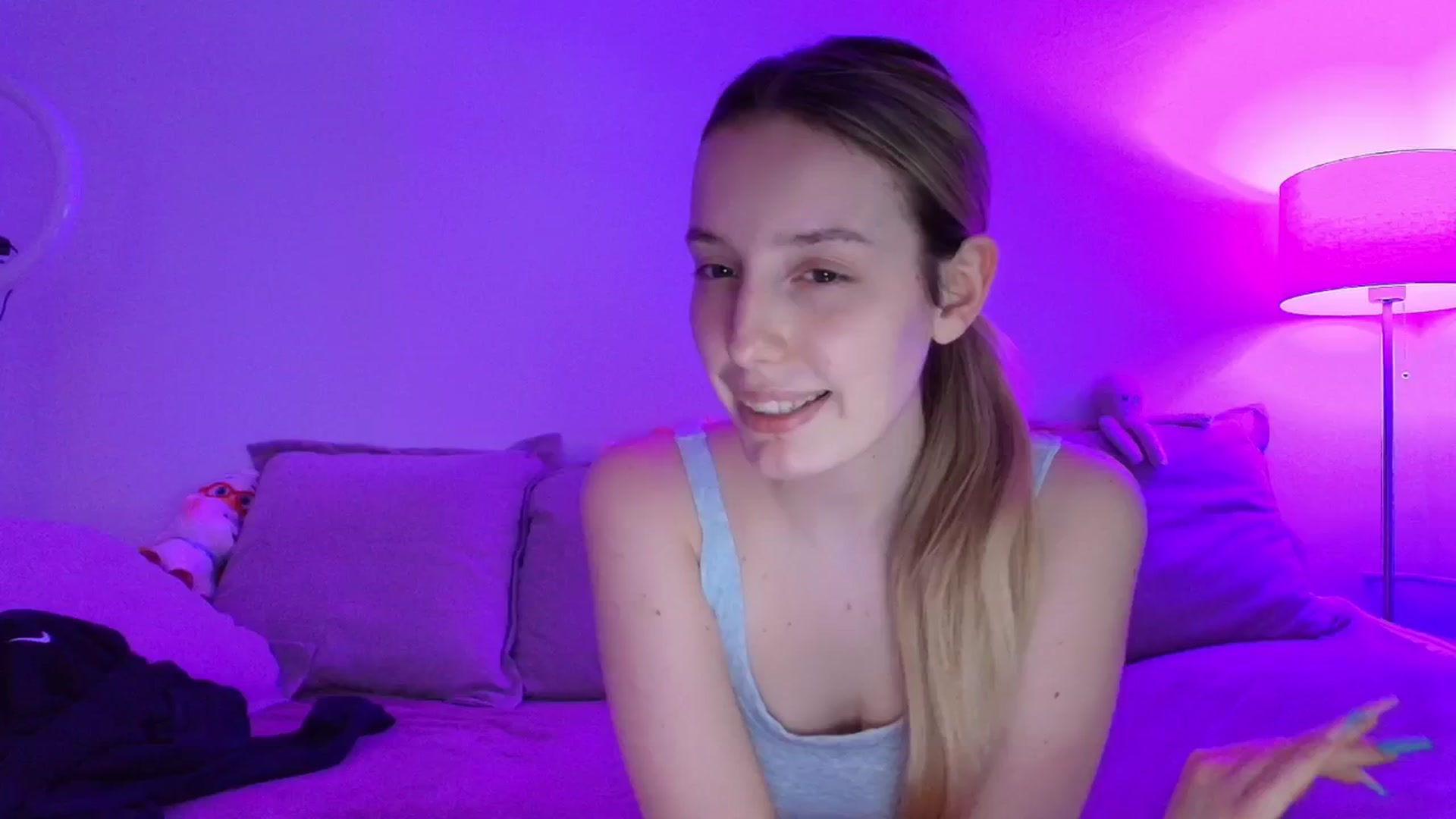 Gallery image thumbnail from Elenaxkiss's myfreecams stream on, 04/29/2026, 12:16 image 20 of 20