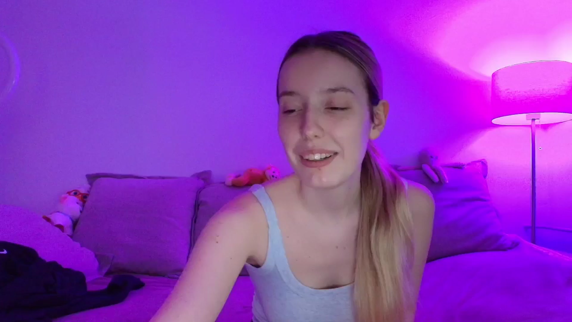 Gallery image thumbnail from Elenaxkiss's myfreecams stream on, 04/29/2026, 12:16 image 13 of 20