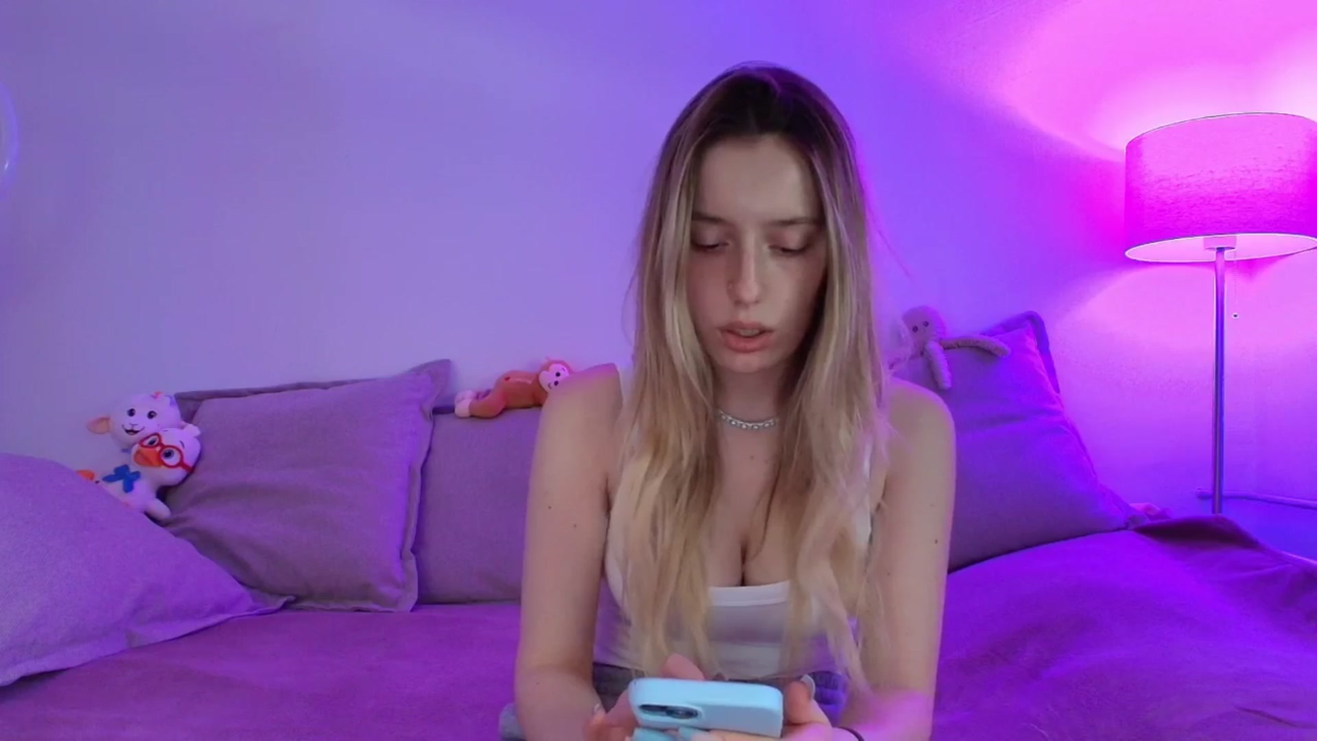 Gallery image thumbnail from Elenaxkiss's myfreecams stream on, 04/30/2026, 09:11 image 9 of 20