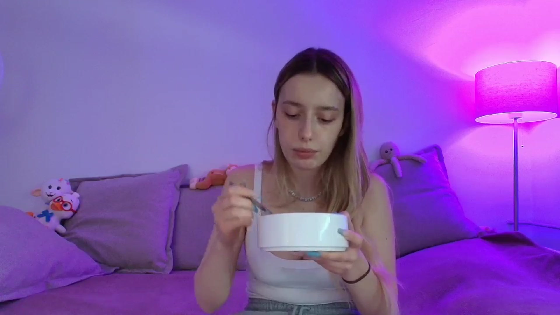 Gallery image thumbnail from Elenaxkiss's myfreecams stream on, 04/30/2026, 09:11 image 20 of 20