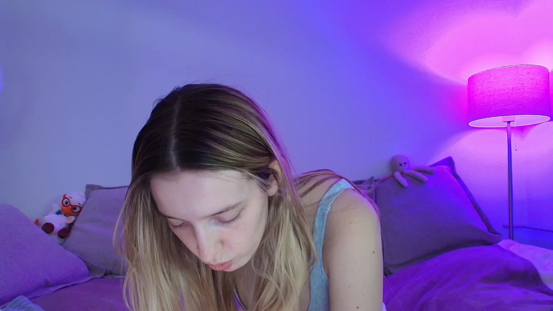 Gallery image thumbnail from Elenaxkiss's myfreecams stream on, 05/01/2026, 10:32 image 17 of 20