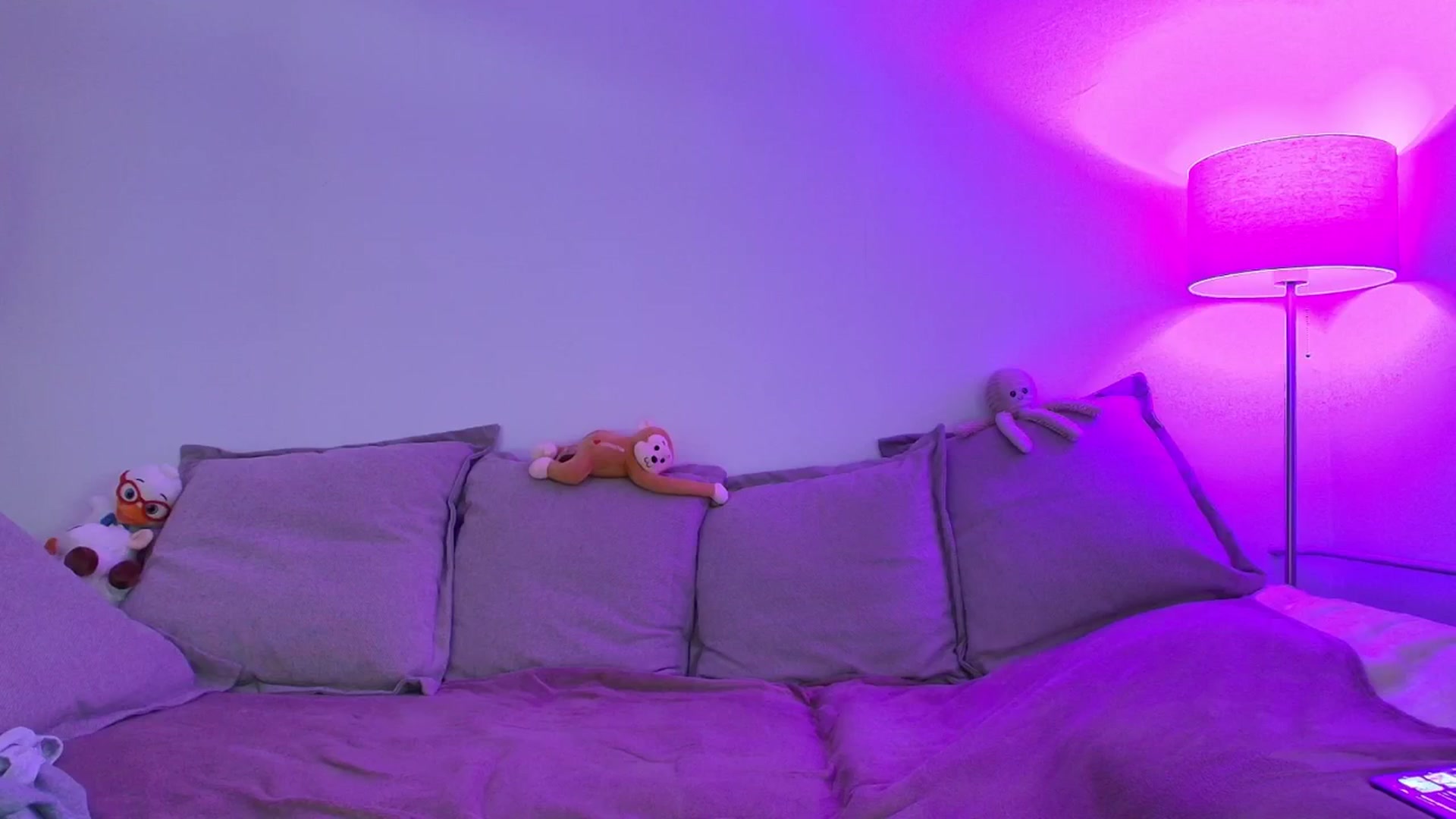 Gallery image thumbnail from Elenaxkiss's myfreecams stream on, 05/01/2026, 10:32 image 13 of 20