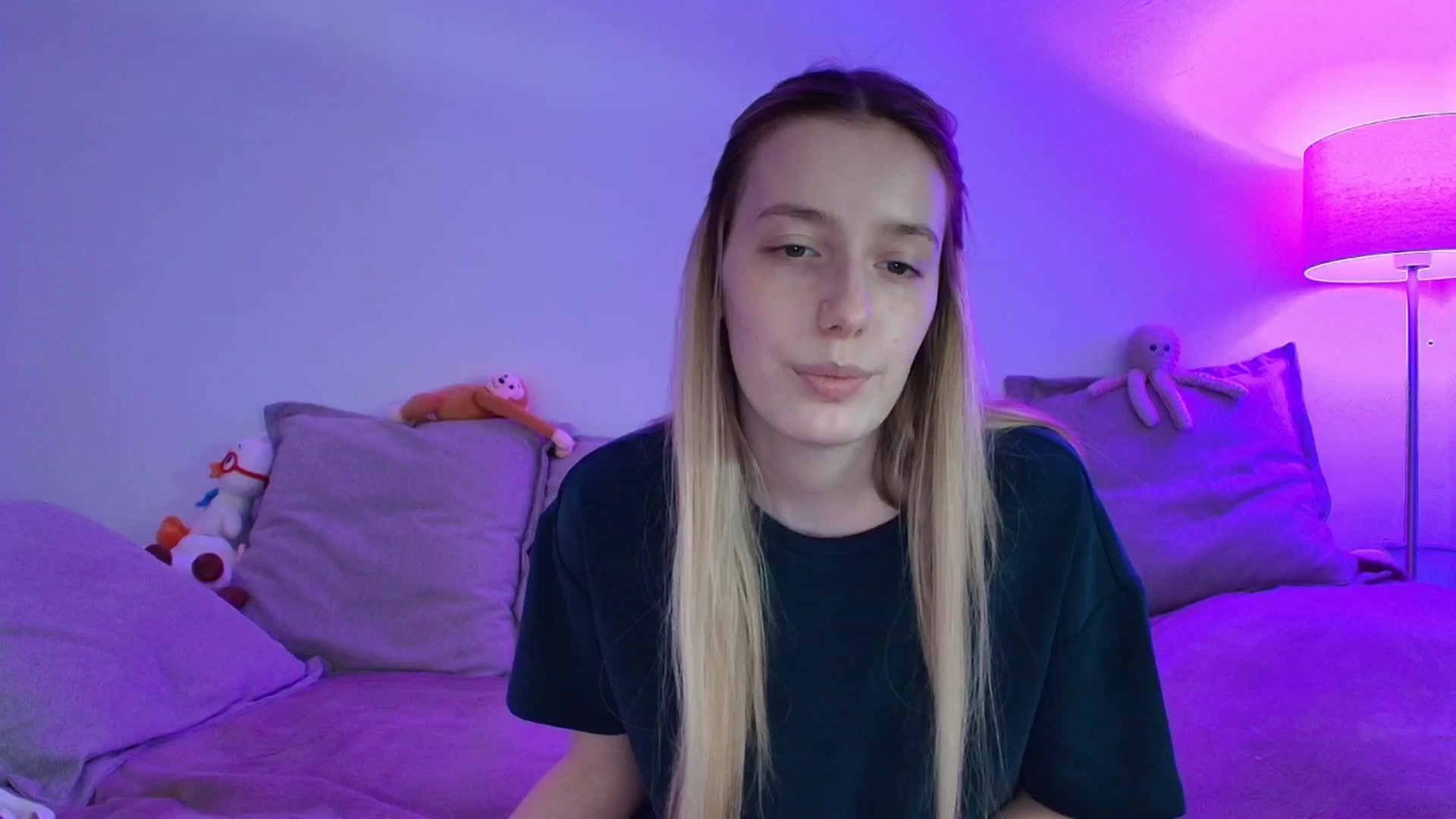 Gallery image thumbnail from Elenaxkiss's myfreecams stream on, 05/03/2026, 12:22 image 12 of 20