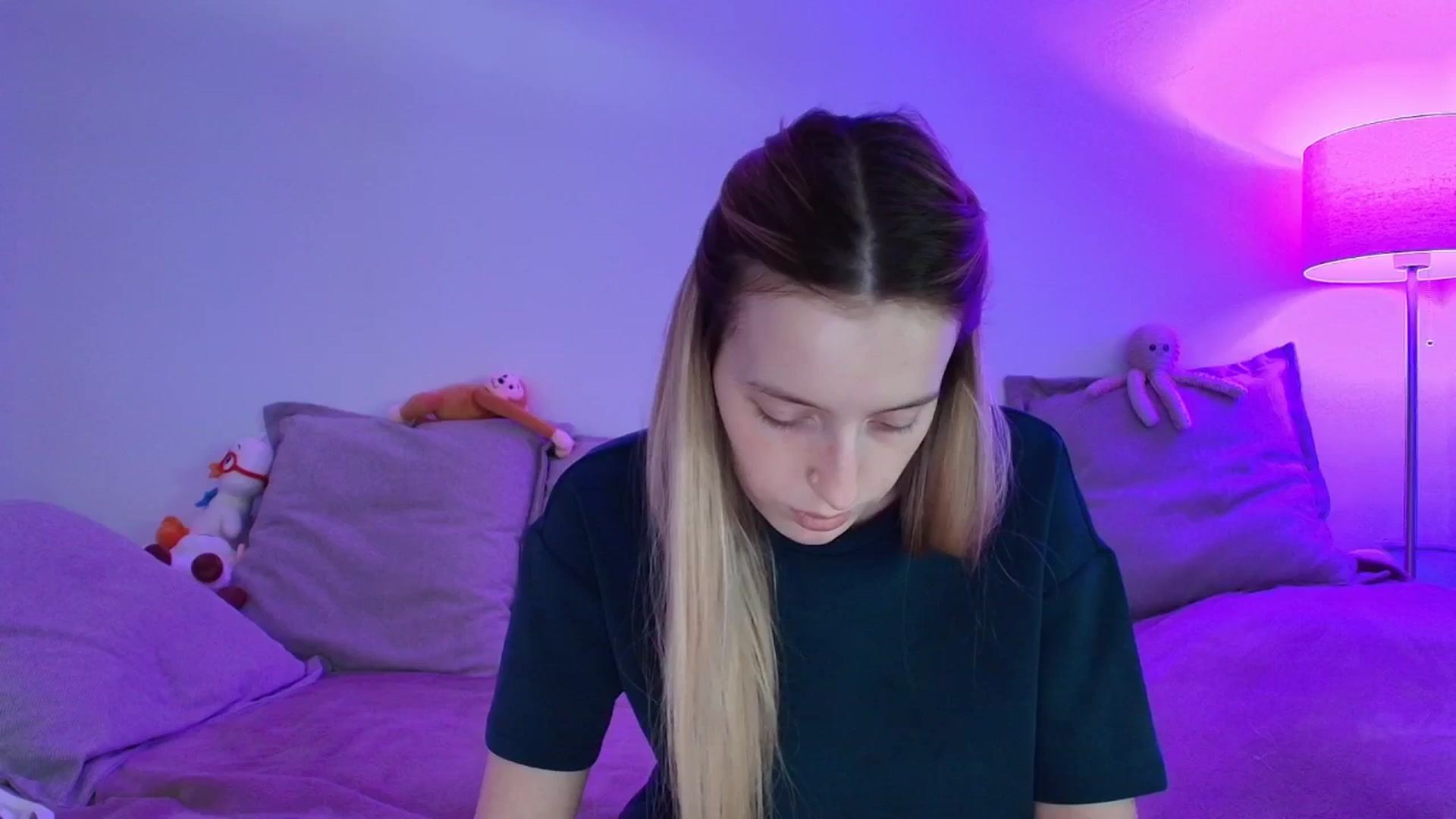 Gallery image thumbnail from Elenaxkiss's myfreecams stream on, 05/03/2026, 12:22 image 11 of 20