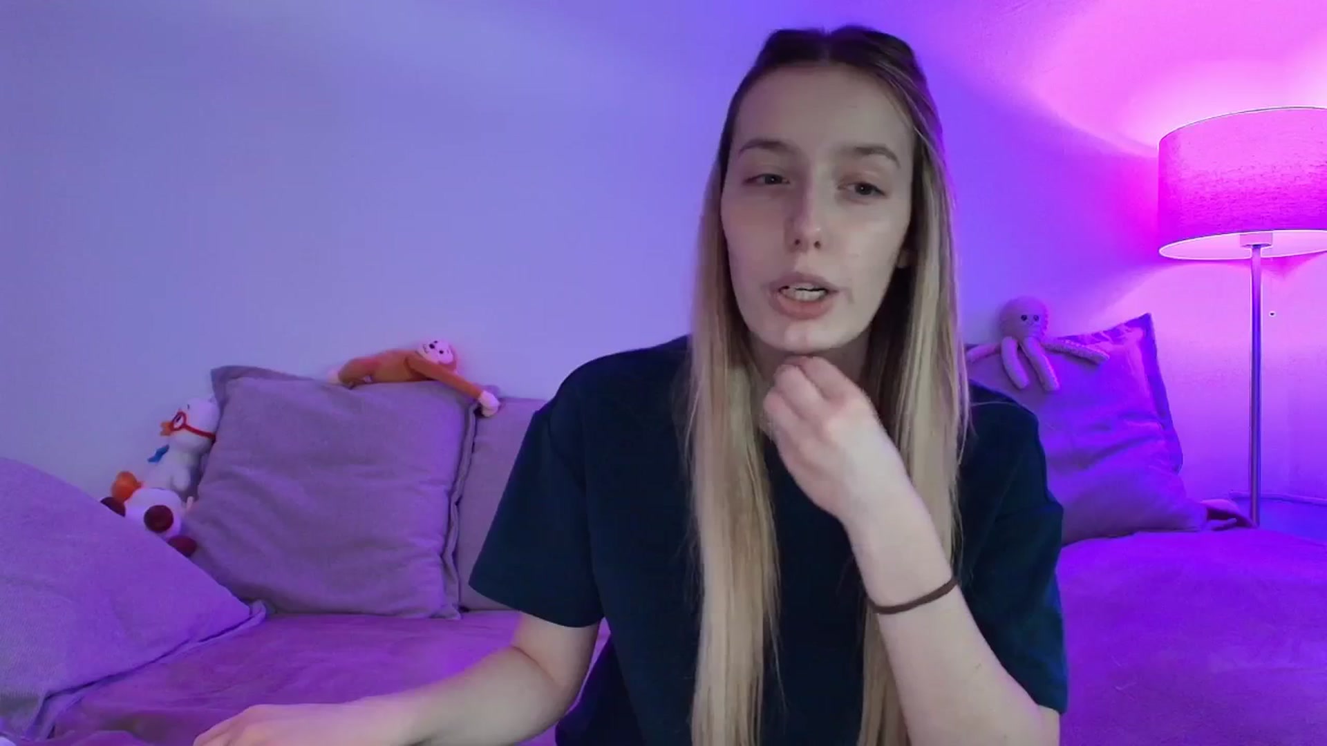 Gallery image thumbnail from Elenaxkiss's myfreecams stream on, 05/03/2026, 12:22 image 6 of 20
