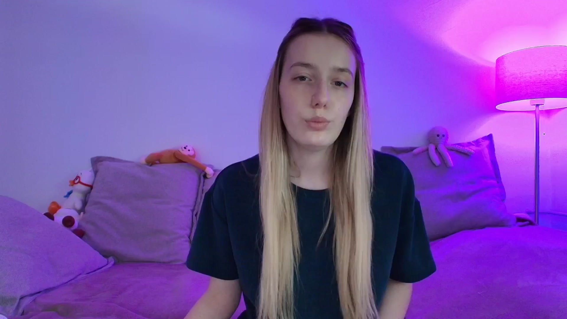 Gallery image thumbnail from Elenaxkiss's myfreecams stream on, 05/03/2026, 12:22 image 3 of 20