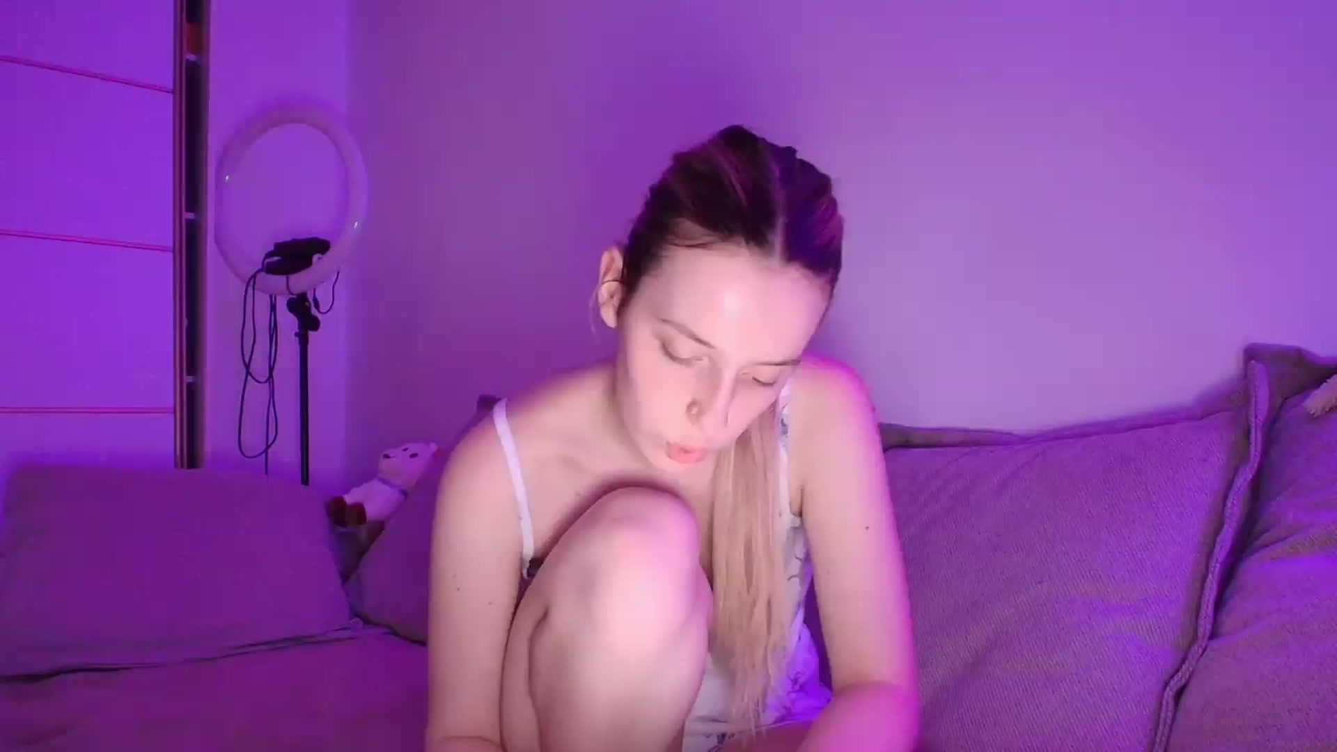 Gallery image thumbnail from Elenaxkiss's myfreecams stream on, 05/04/2026, 20:47 image 19 of 20