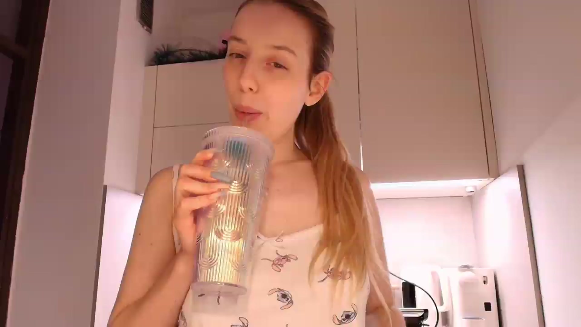 Gallery image thumbnail from Elenaxkiss's myfreecams stream on, 05/04/2026, 20:47 image 12 of 20