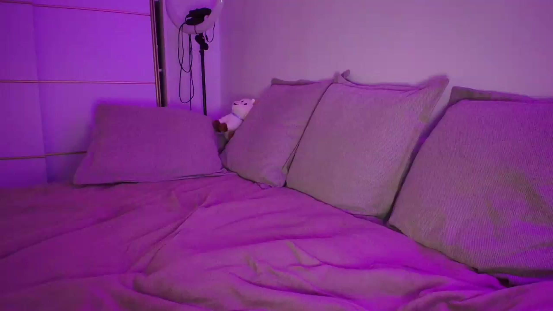Gallery image thumbnail from Elenaxkiss's myfreecams stream on, 05/04/2026, 20:47 image 5 of 20