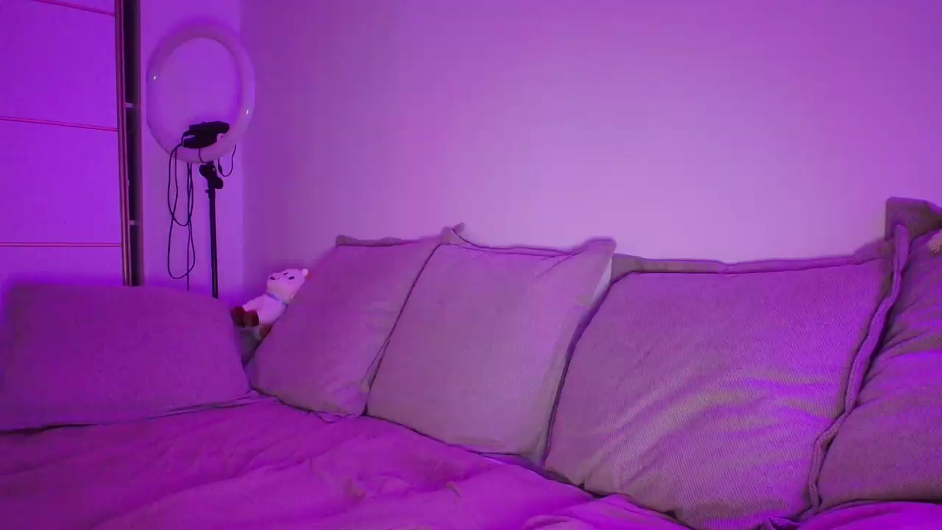 Gallery image thumbnail from Elenaxkiss's myfreecams stream on, 05/04/2026, 20:47 image 18 of 20