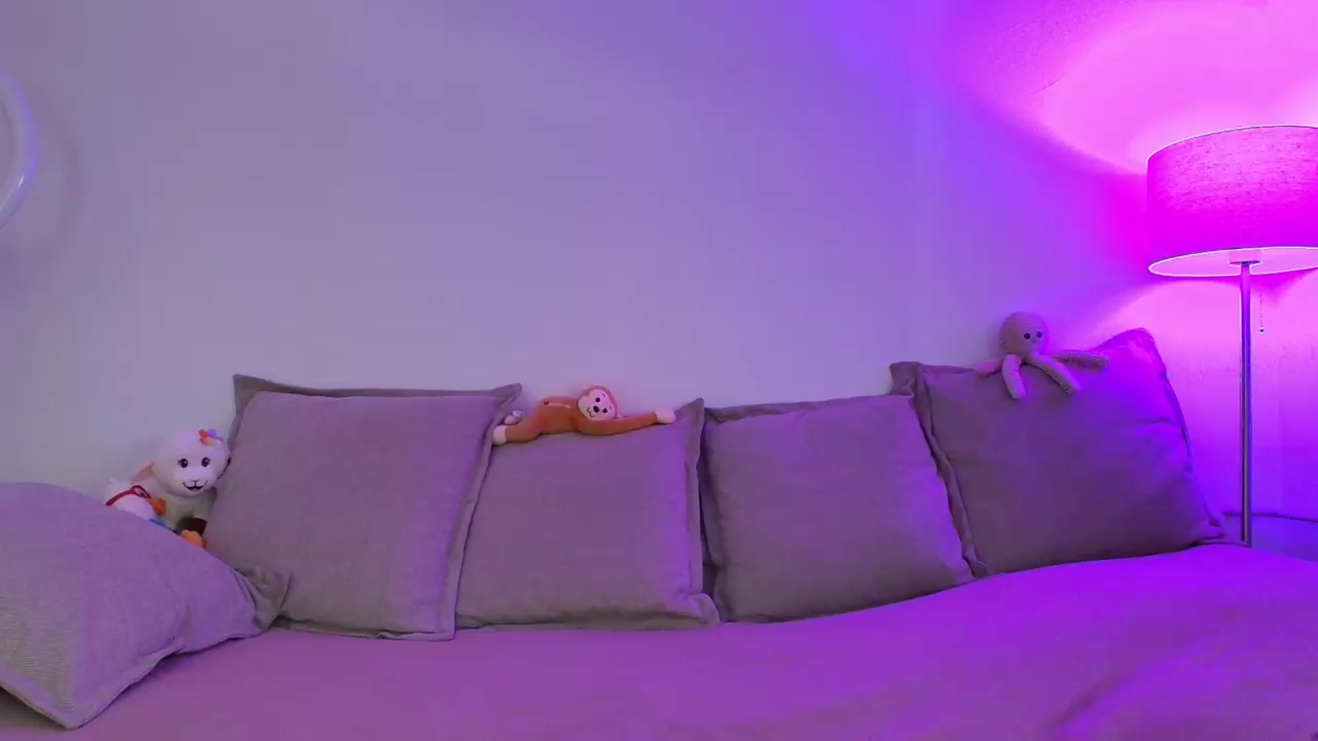 Gallery image thumbnail from Elenaxkiss's myfreecams stream on, 05/06/2026, 08:28 image 11 of 20