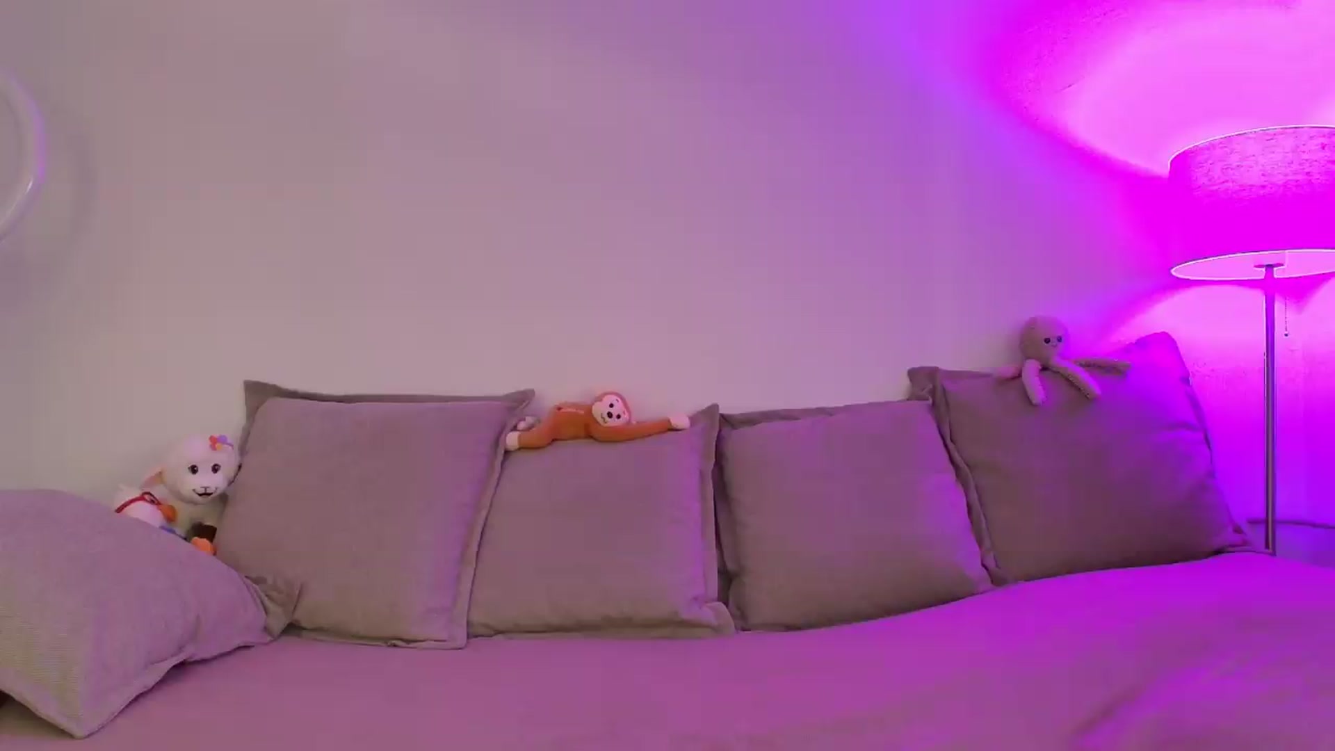 Gallery image thumbnail from Elenaxkiss's myfreecams stream on, 05/06/2026, 08:28 image 12 of 20